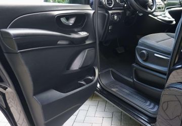 Mercedes V 220 - 10