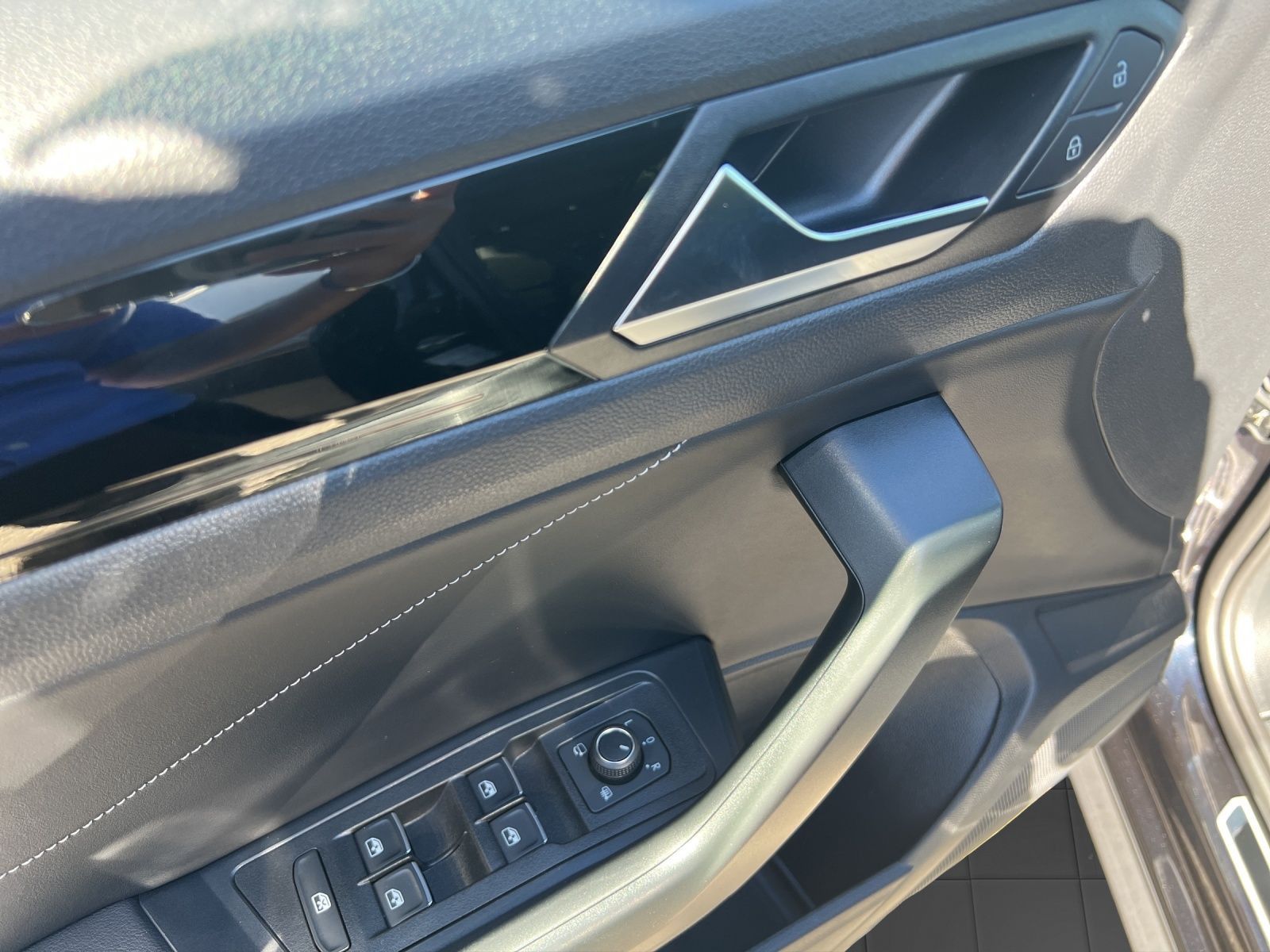 T-Roc R-Line 1.5 TSI DSG*LED*AHK*Navi*Klima