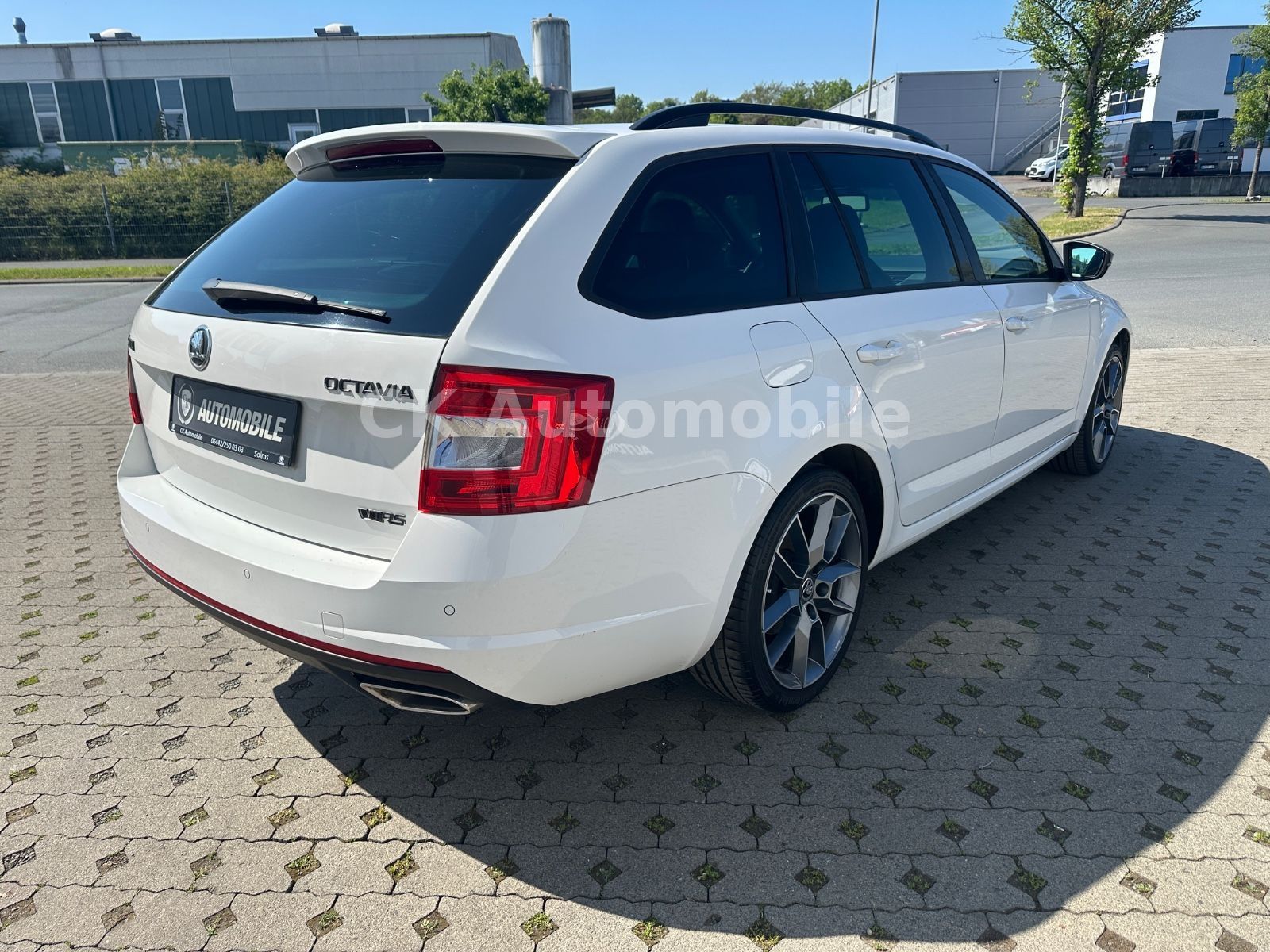 Fahrzeugabbildung SKODA Octavia Combi RS 2.0 TDI DSG/Navi/Bi-Xenon/PDC