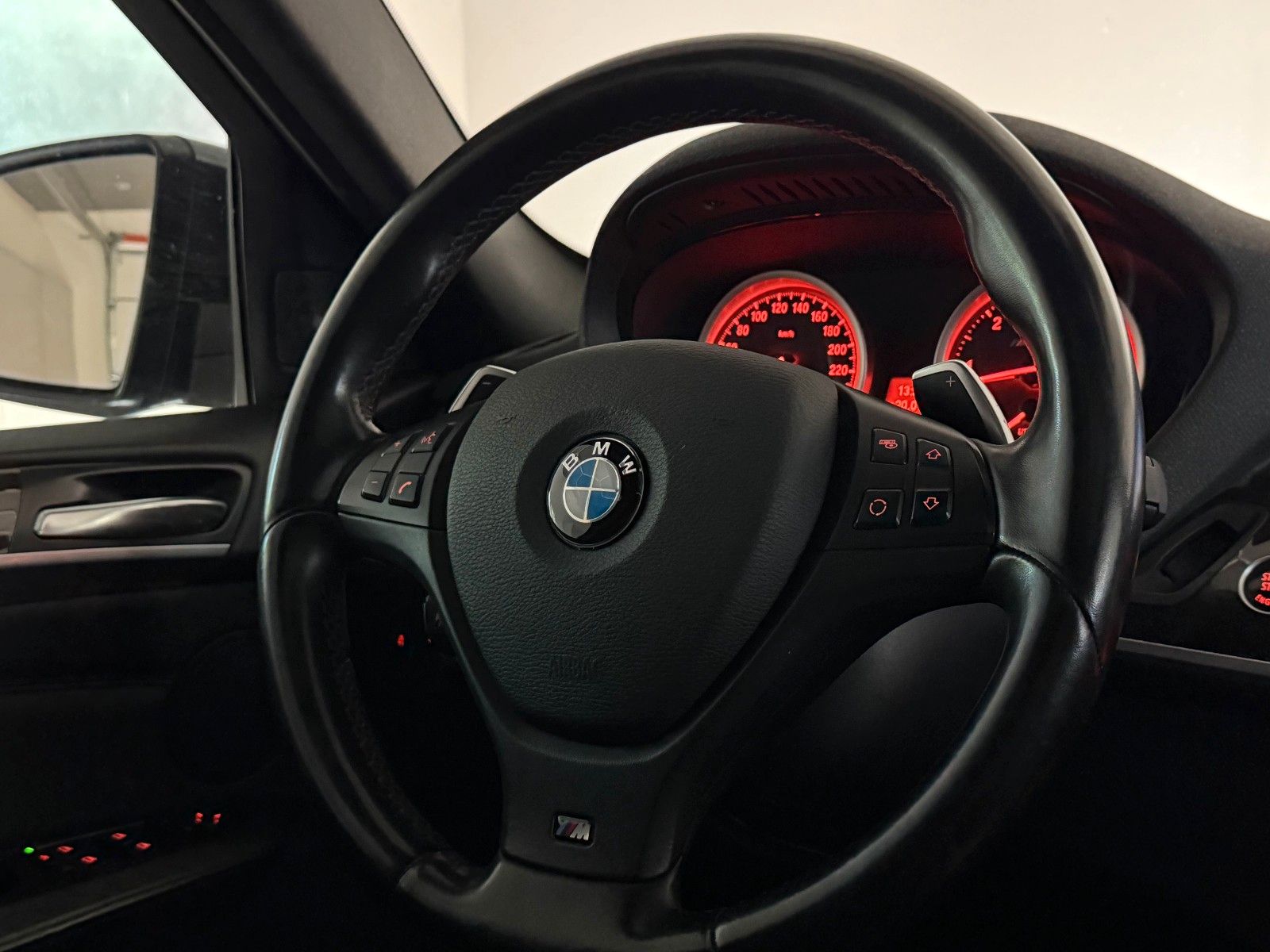 Fahrzeugabbildung BMW X6 M50 d/eGSD/AHK/HuD/SOFT CLOSE/STHZ/ACC