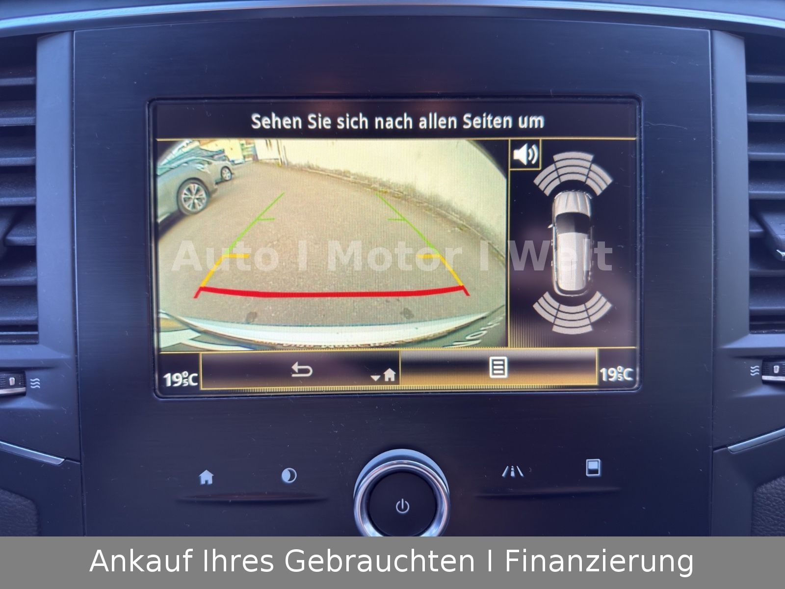 Fahrzeugabbildung Renault Megane IV Grandtour Limited 1.Hand SHZ/ALU/TMPMT