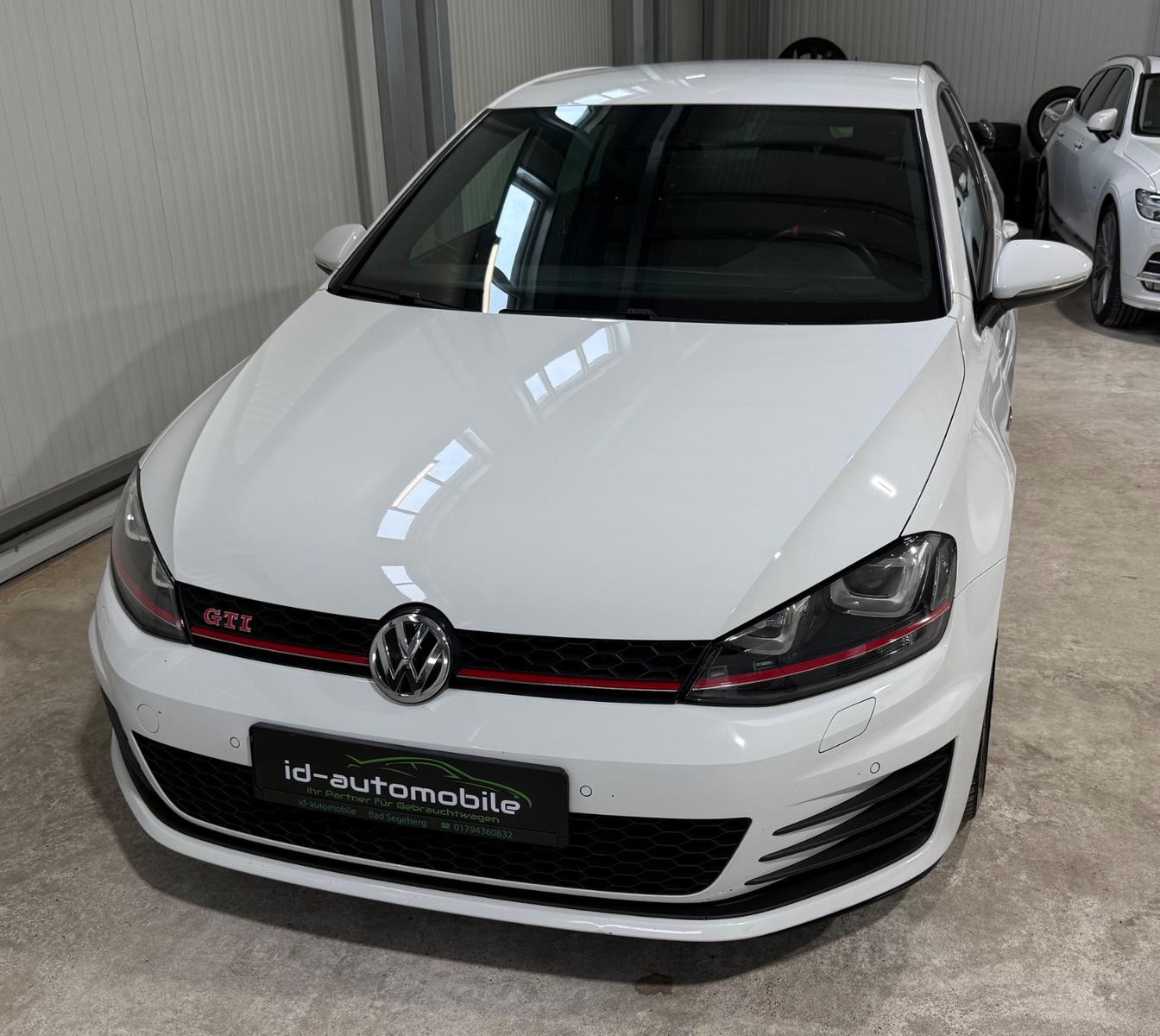 Volkswagen Golf VII Lim. DSG, Xenon, Navi, GRAIL Abgasanlag
