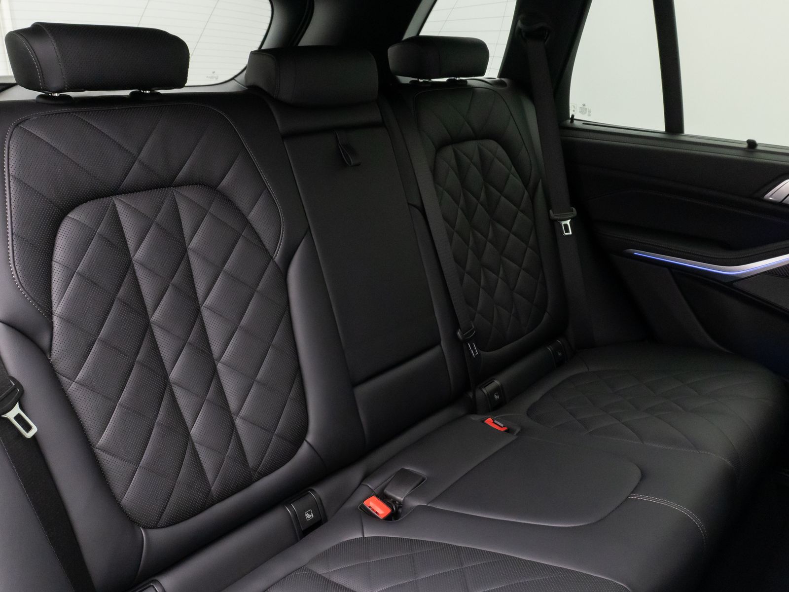 Fahrzeugabbildung BMW X5 M50i H/K DAB Laser 360°Alarm Belüftung 22Zoll