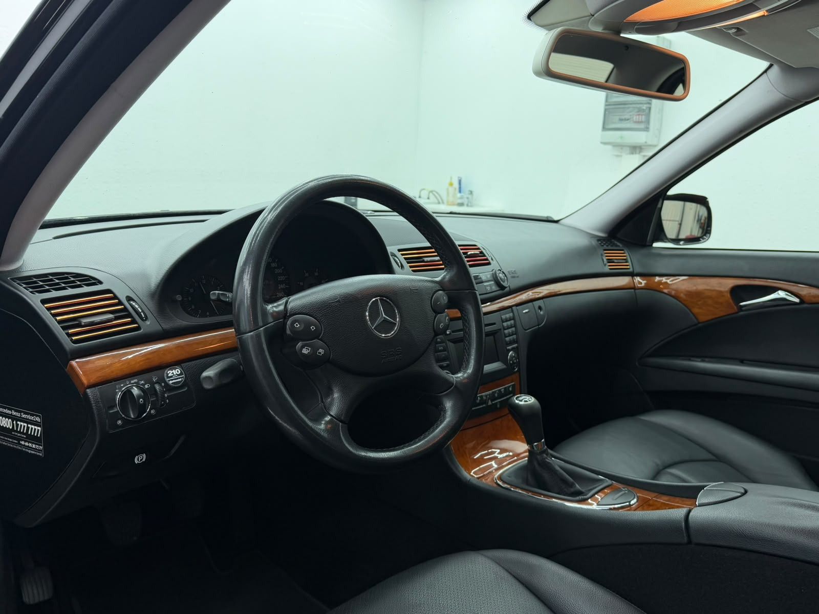 Fahrzeugabbildung Mercedes-Benz E 200 CDI Limousine LEDER/SHZG/TÜV 04.28/