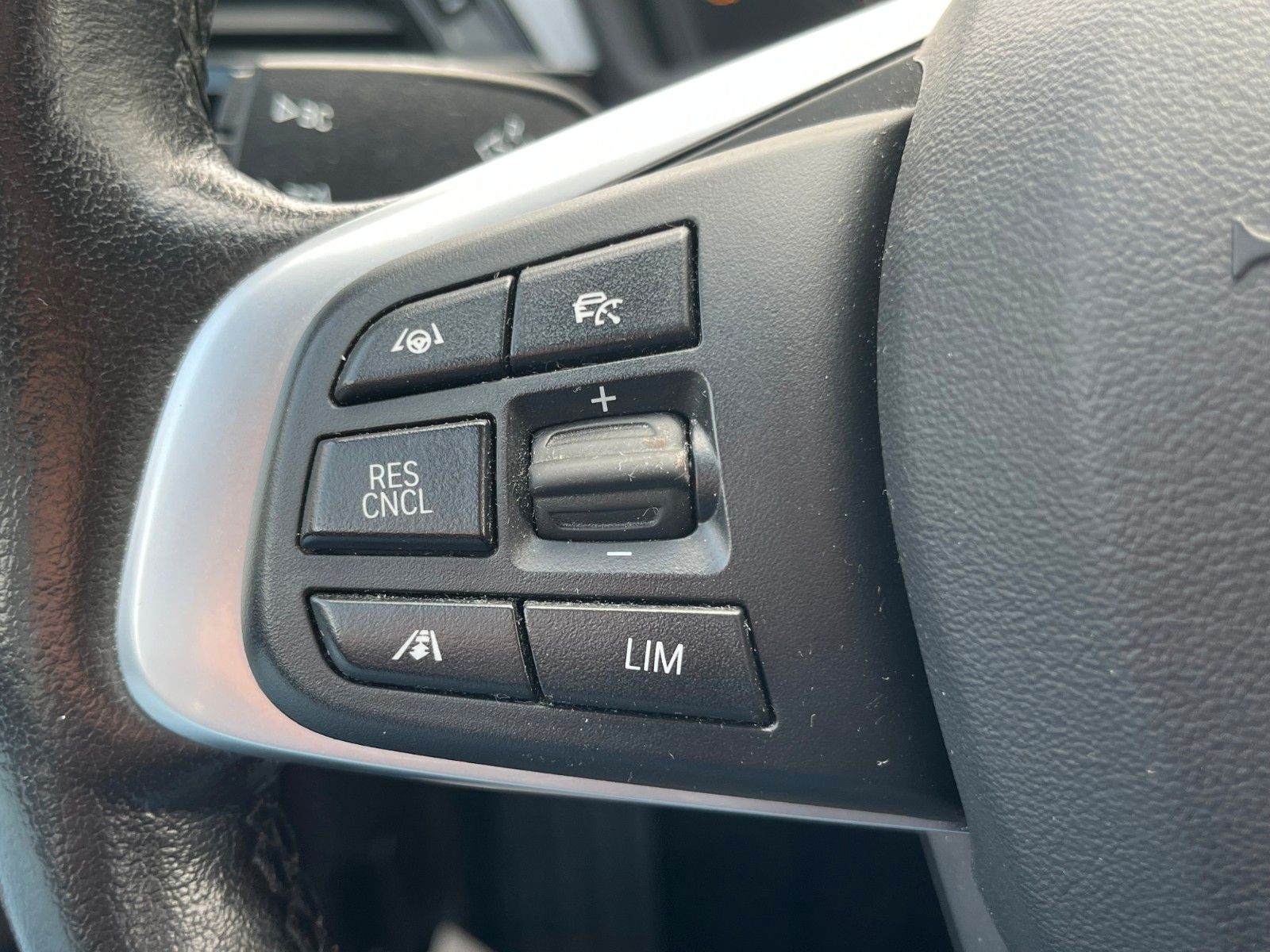 Fahrzeugabbildung BMW X1 sDrive18d Aut. Navi SPORTSITZE Alarm Kamera
