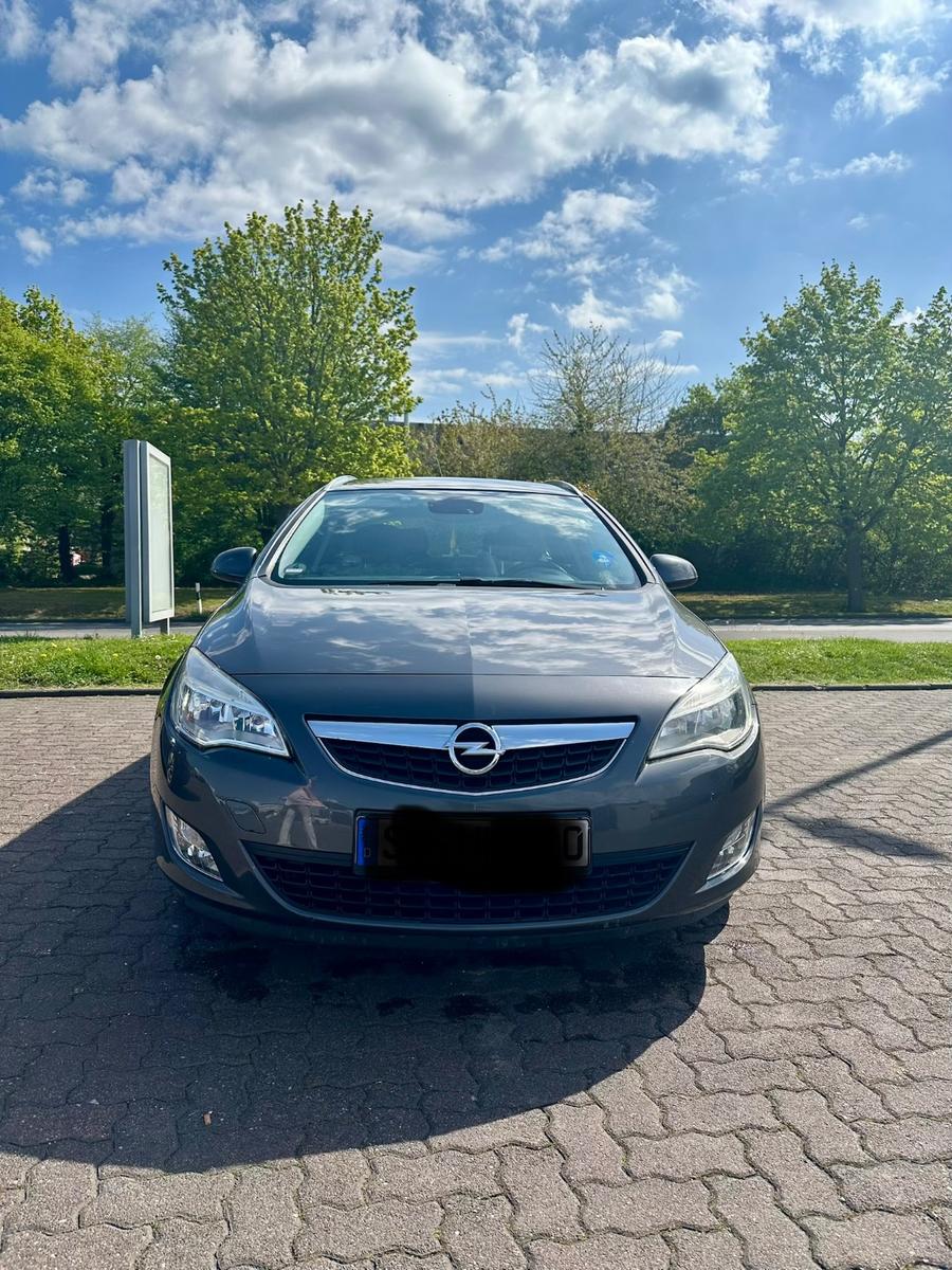 Opel Astra 2011 — photo 14