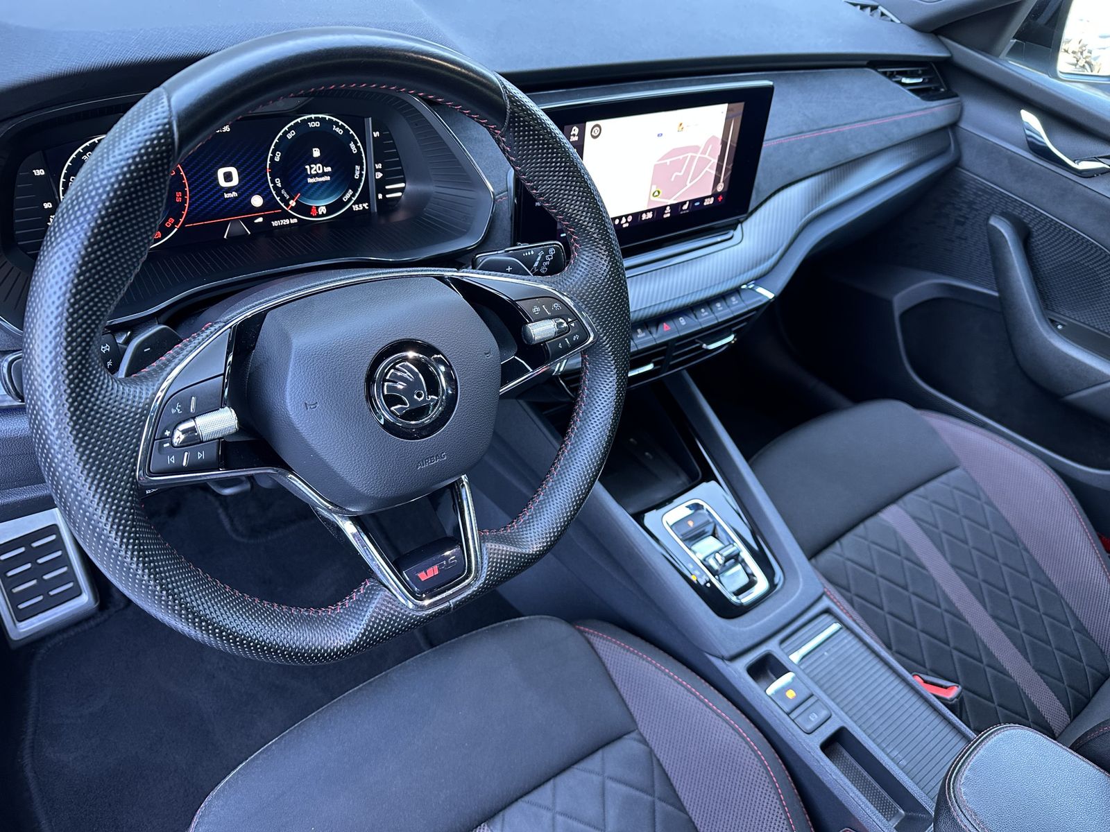 Fahrzeugabbildung SKODA Octavia Combi RS NAV+LED+AHK+V-COCKPIT+HEADUP+PP