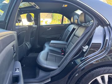 Mercedes E 200 - 12