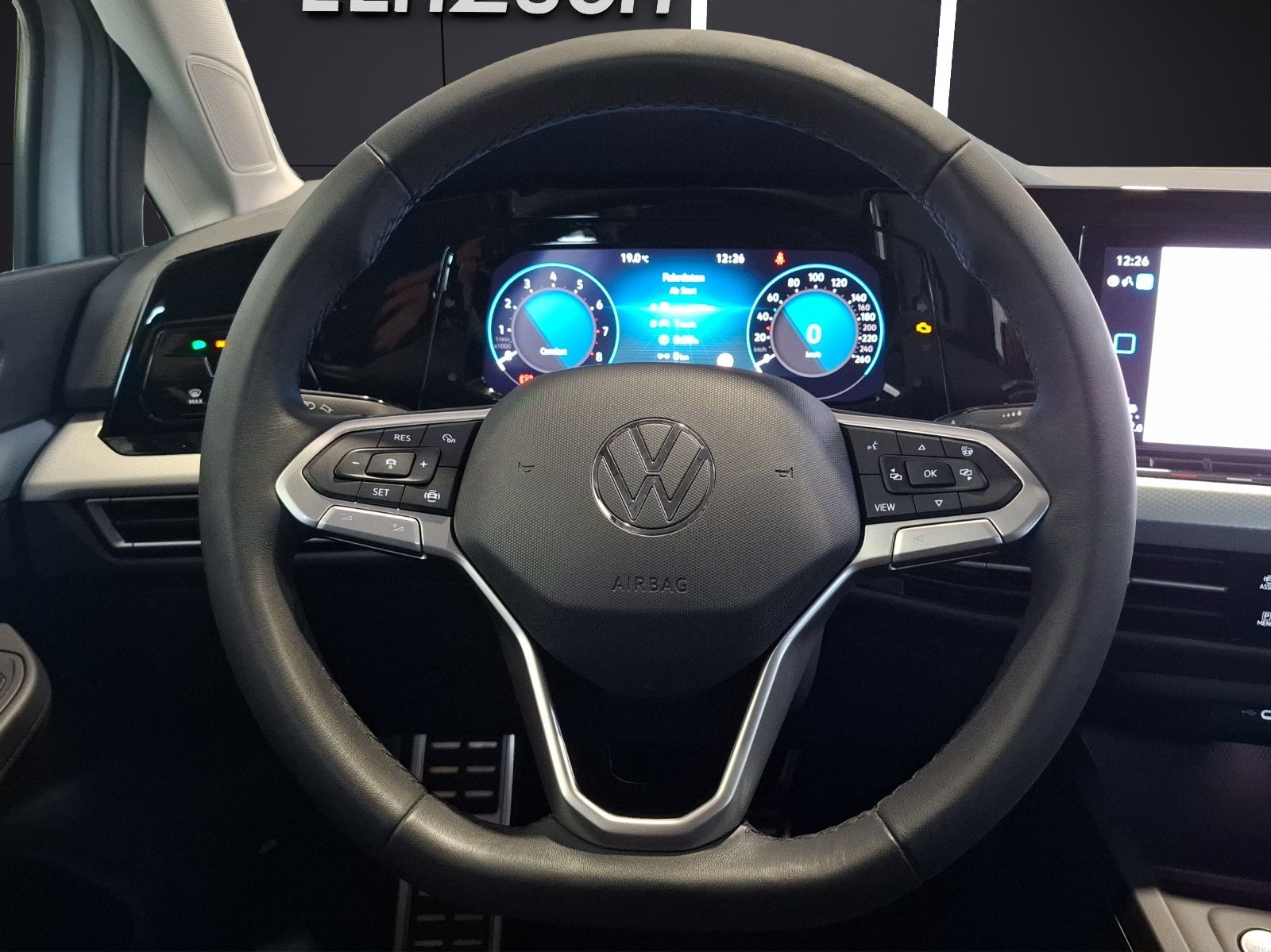Fahrzeugabbildung Volkswagen Golf VIII Variant TSI Move Standhzg. LED AHK Car