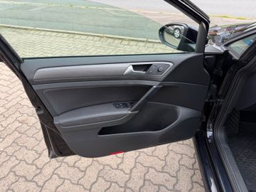 Volkswagen Golf - 6