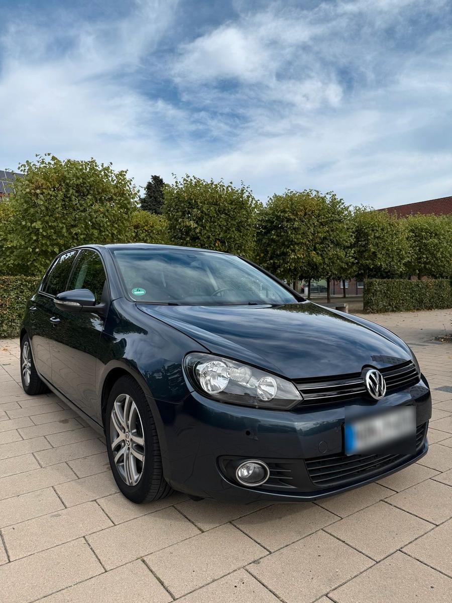 Volkswagen Golf 2009 — rear view