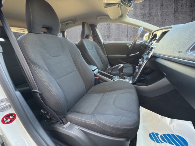 Volvo V40 Kinetic*LED*TEMPOMAT*SOUND*PDC*1.HAND*TOP