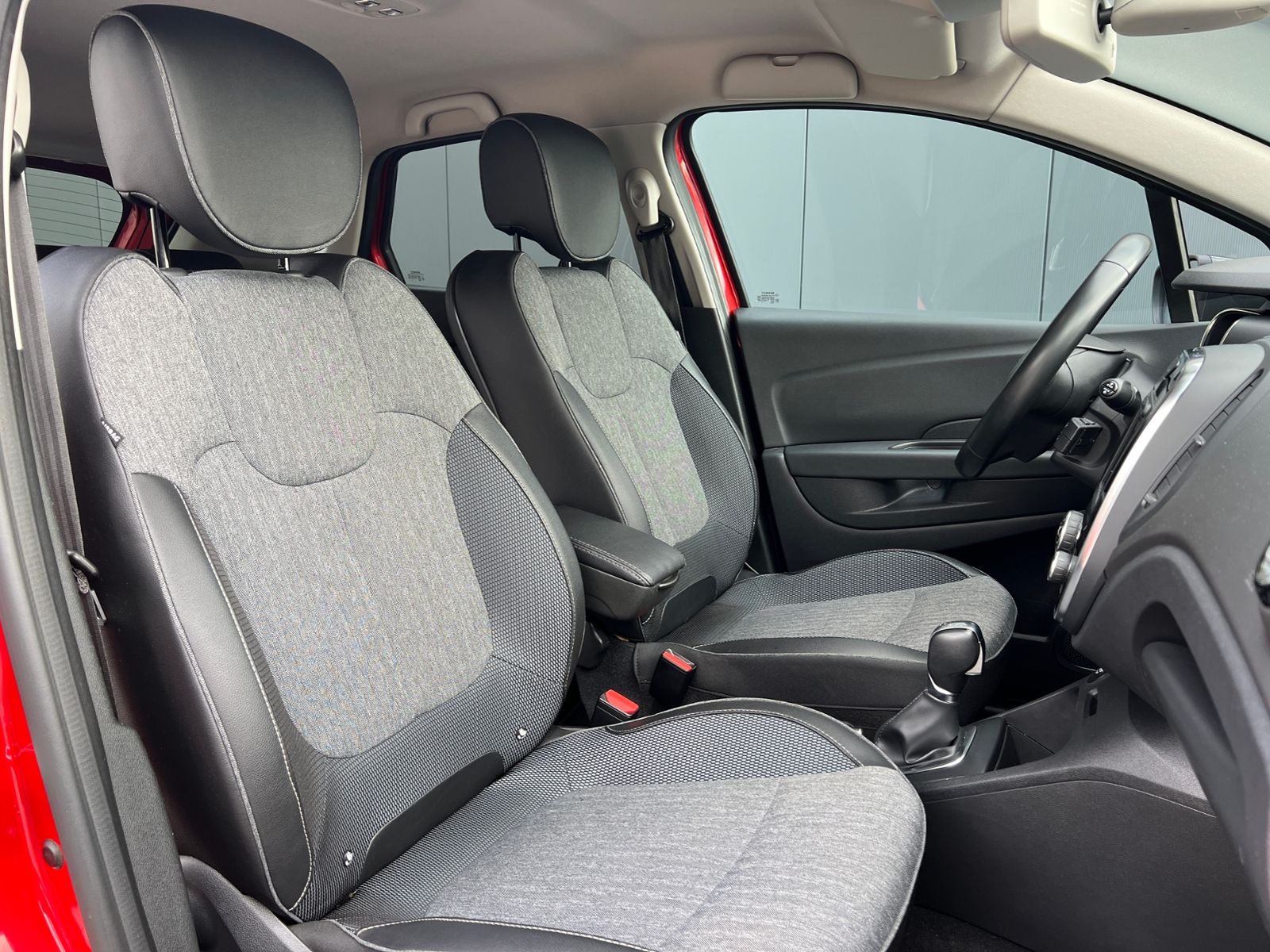 Fahrzeugabbildung Renault Captur Intens 1.3 TCe 150 *AHK,Navi PDC hinten,L