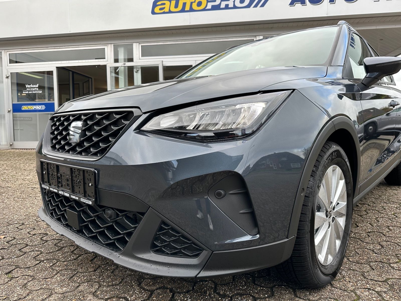 Fahrzeugabbildung SEAT Arona 1.0 TSI Style DSG ACC/LED/SHZG/PDC/GJR