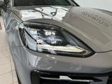 Porsche Cayenne S Hyb Coupe Facelift/gr-rot/AHK/Mtx/22 - Porsche Cayenne: Facelift
