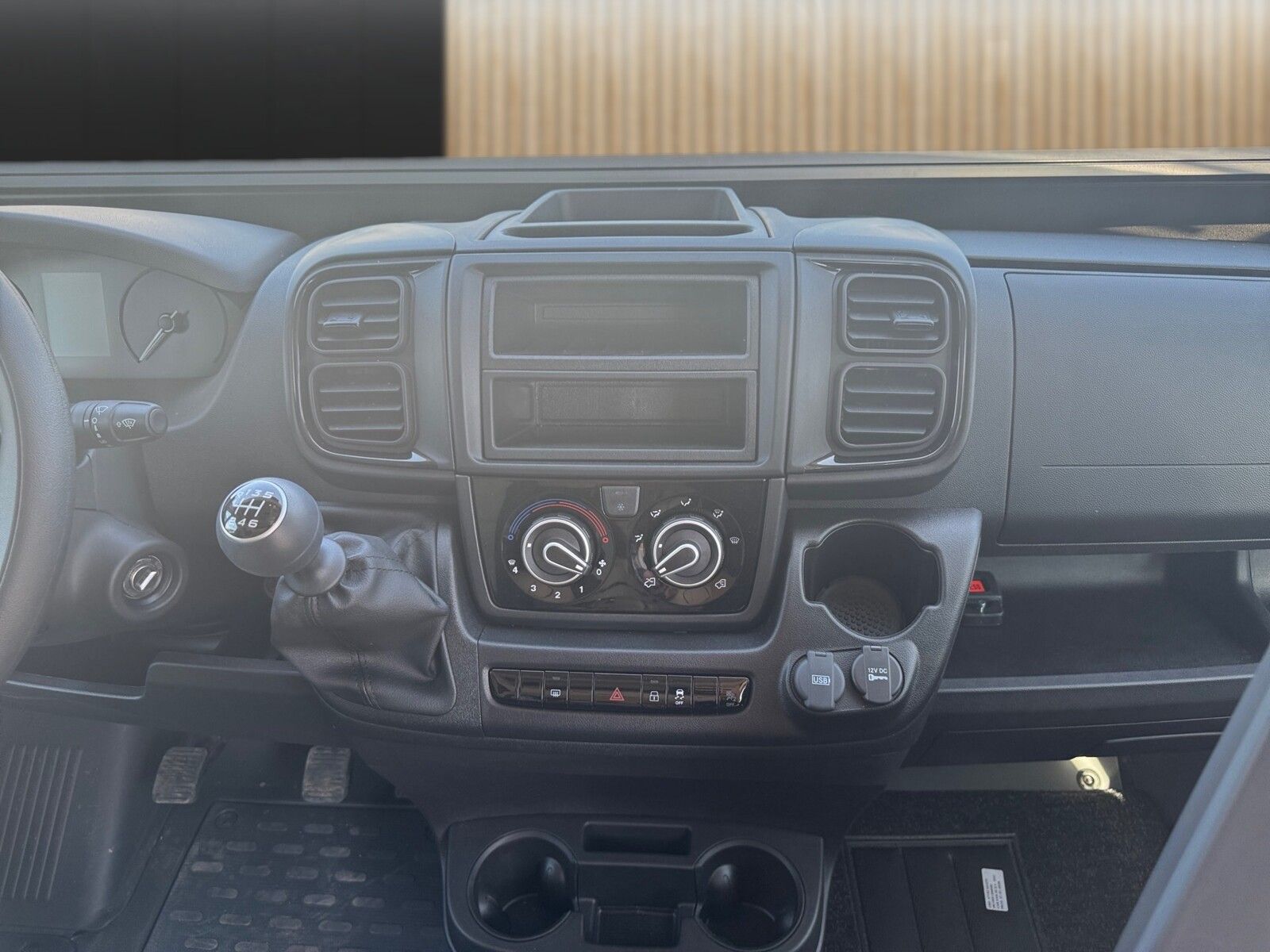 Fahrzeugabbildung Forster Vantasy 541 HB 140 PS mit Pop-Up Dach