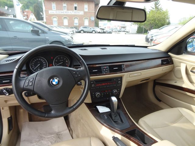 Fahrzeugabbildung BMW 325i /4x4/1.Hand/Pano/Leder/PDC/Automatik/