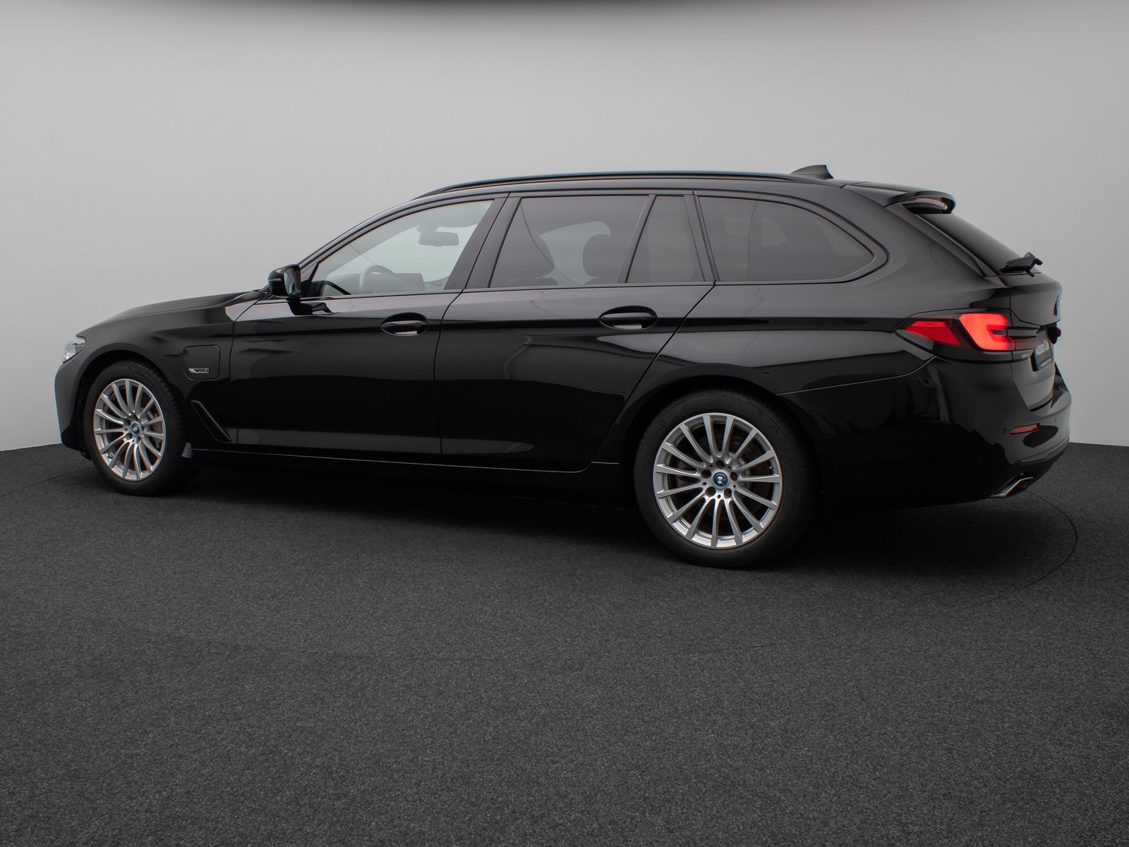 Fahrzeugabbildung BMW 530e H/K DAB AHK Komfort Alarm 4xKlima 18Zoll