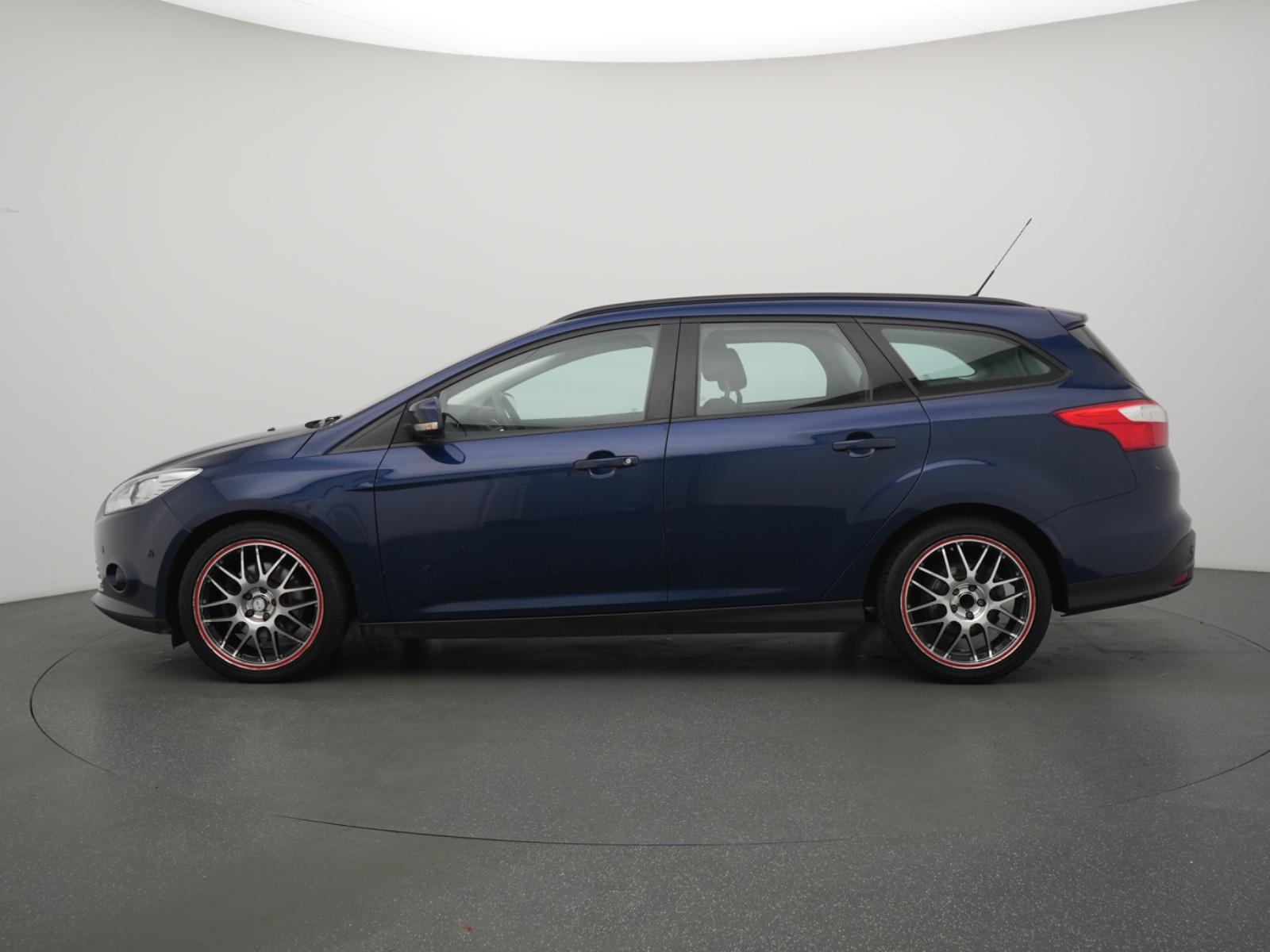 Ford Focus 2011 — вигляд ззаду