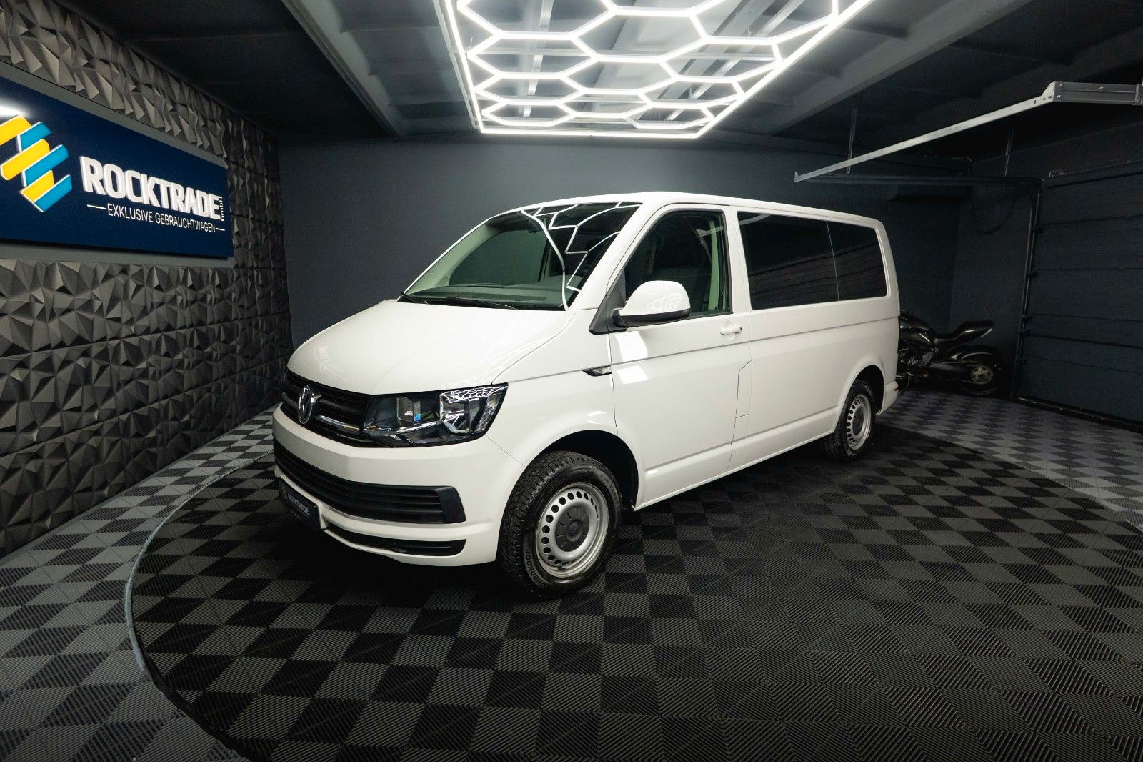 Fahrzeugabbildung Volkswagen T6 Transporter Kombi 8 Sitze *Klima*TÜV Neu*