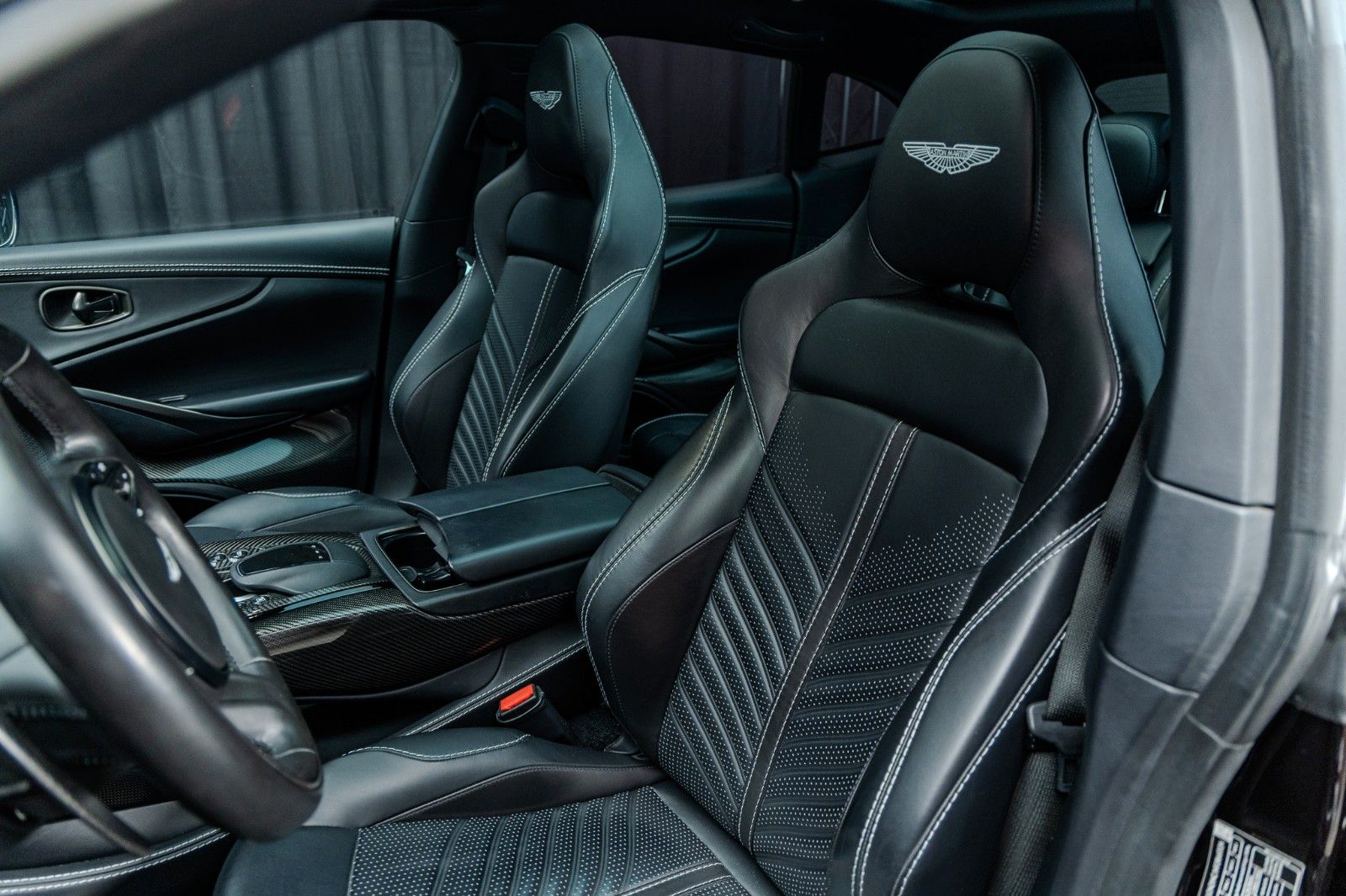 Fahrzeugabbildung Aston Martin DBX 4.0 V8 DBX707 + 2.Hand + Top Geplfegt