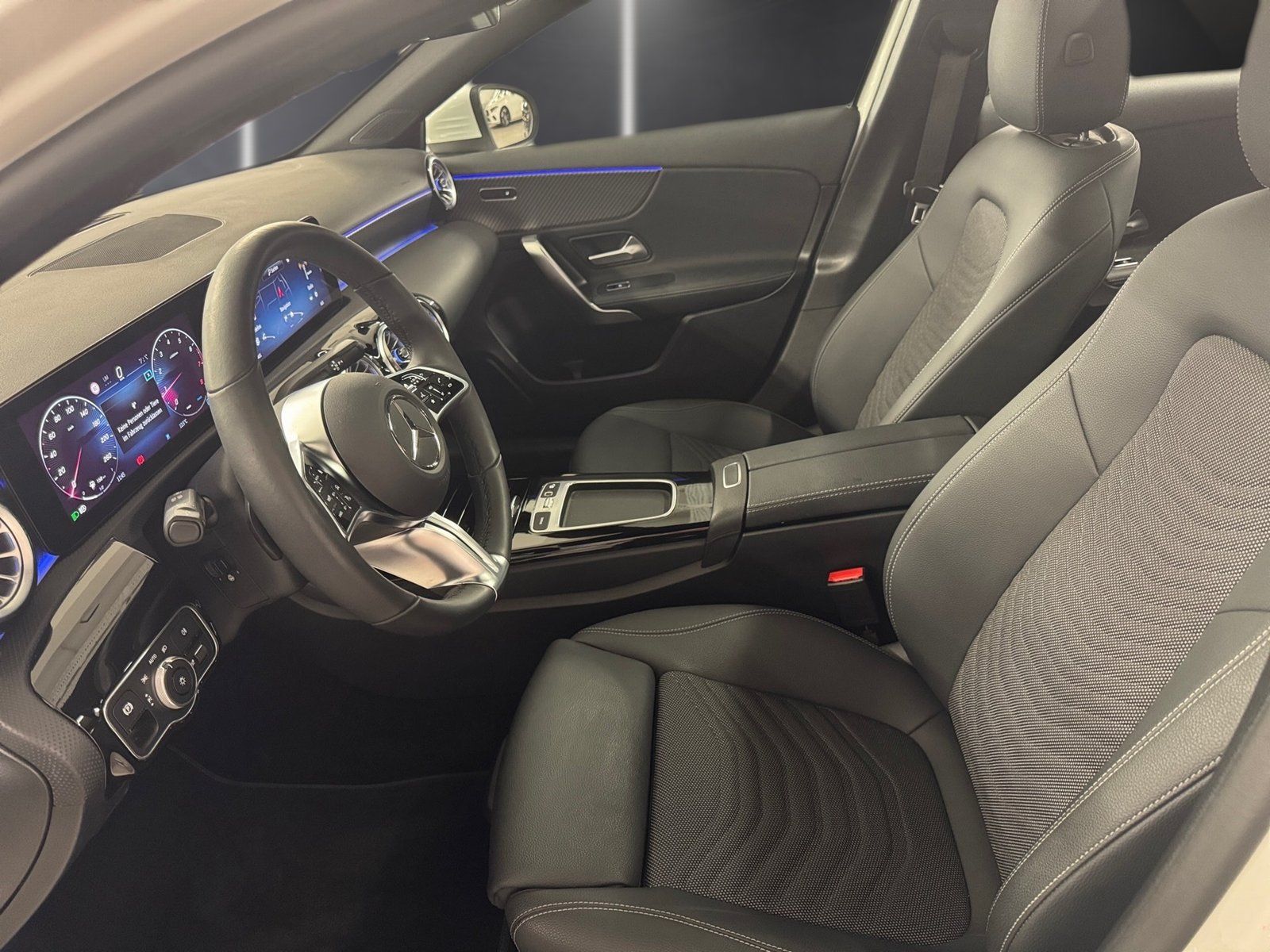 Fahrzeugabbildung Mercedes-Benz A 200 Lim Progressive*Pano*Totwinkel*MultiBeam*