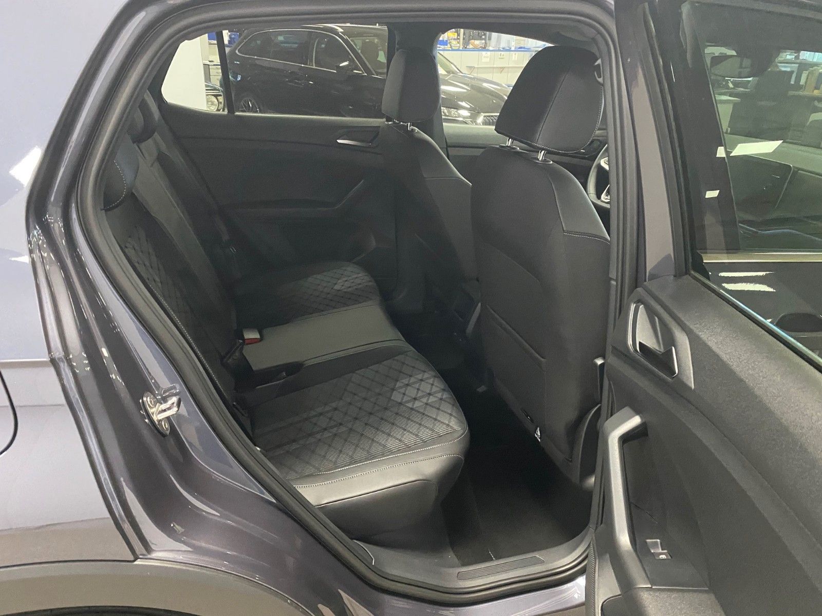 Fahrzeugabbildung Volkswagen T-Cross 1.5 TSI DSG R-Line+AHK+ACC+Garantie 2029