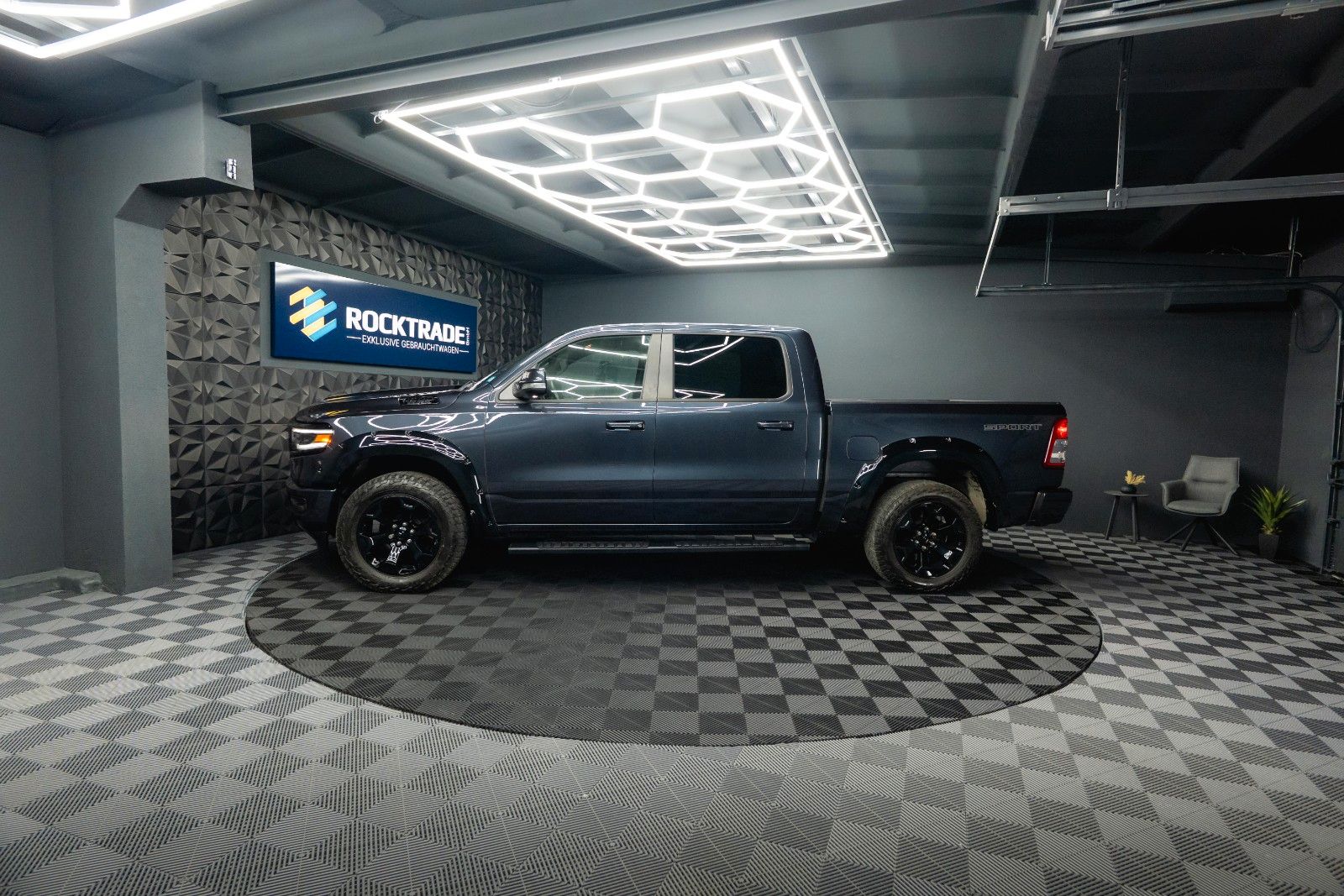 Fahrzeugabbildung Dodge RAM 5.7 V8 HEMI 4x4 OFFROAD Night Limited 19%