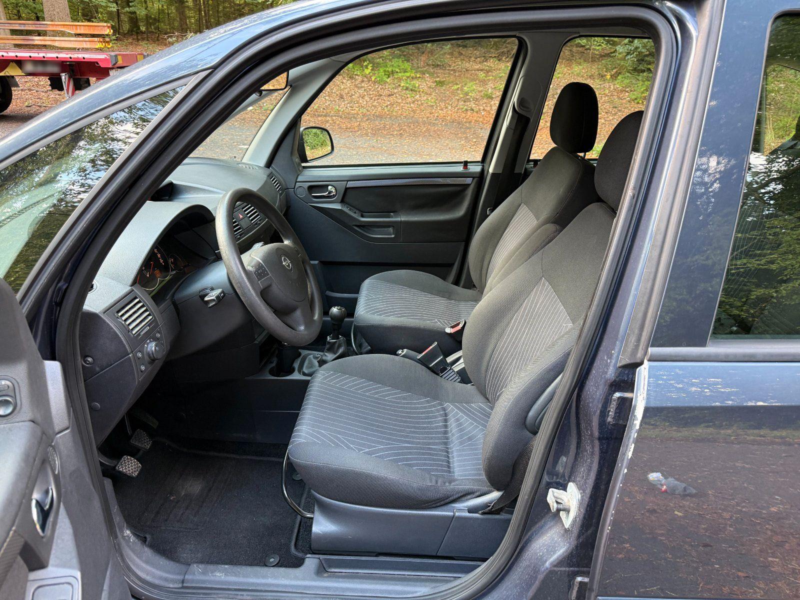 Opel Meriva 2006 — rear view