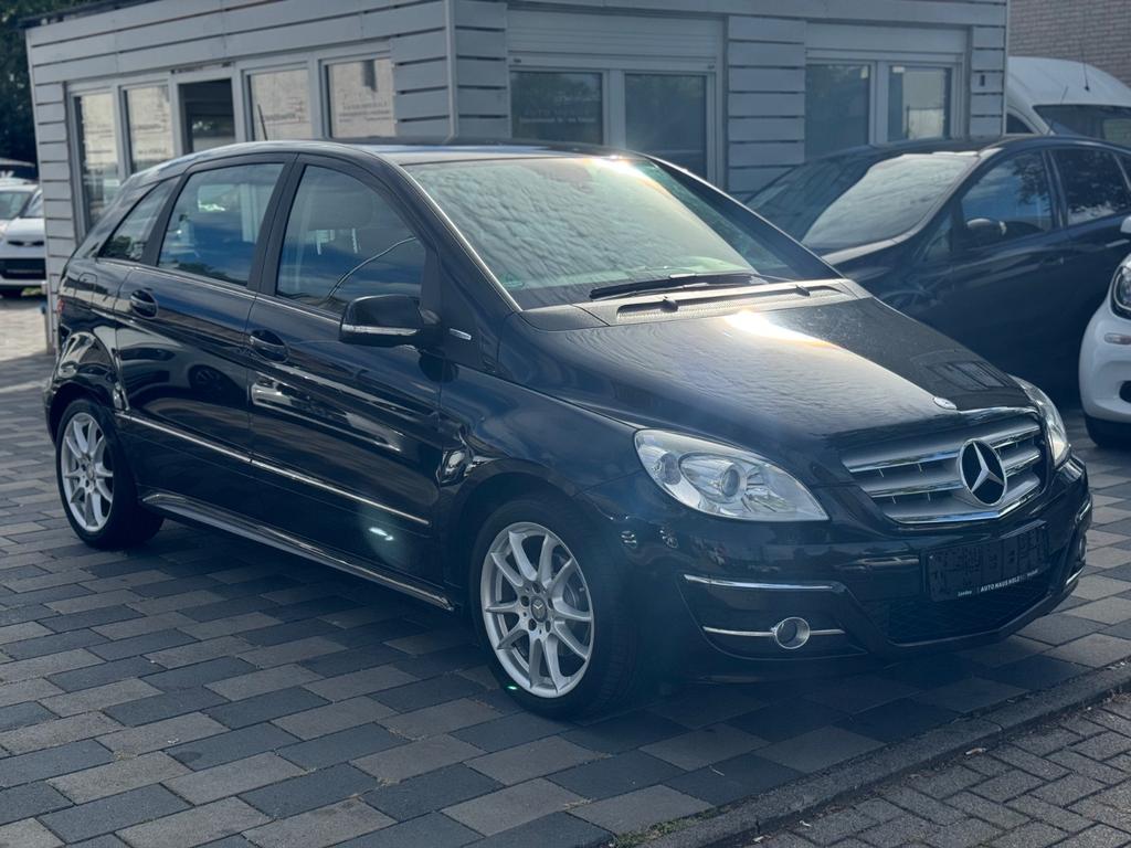 Mercedes-Benz B 180