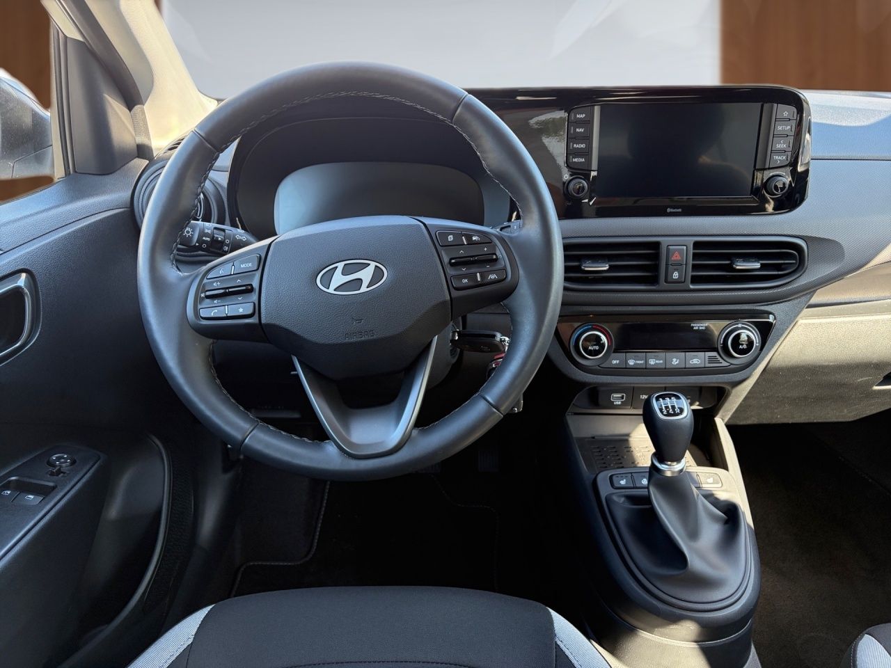 Fahrzeugabbildung Hyundai i10 1.0 Trend Fernlichtass. Kam. KlimaA Navi PDC