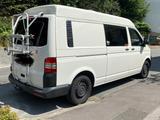 Volkswagen T 5 mit langem Radstand und Mittelhochdach - Volkswagen Lang