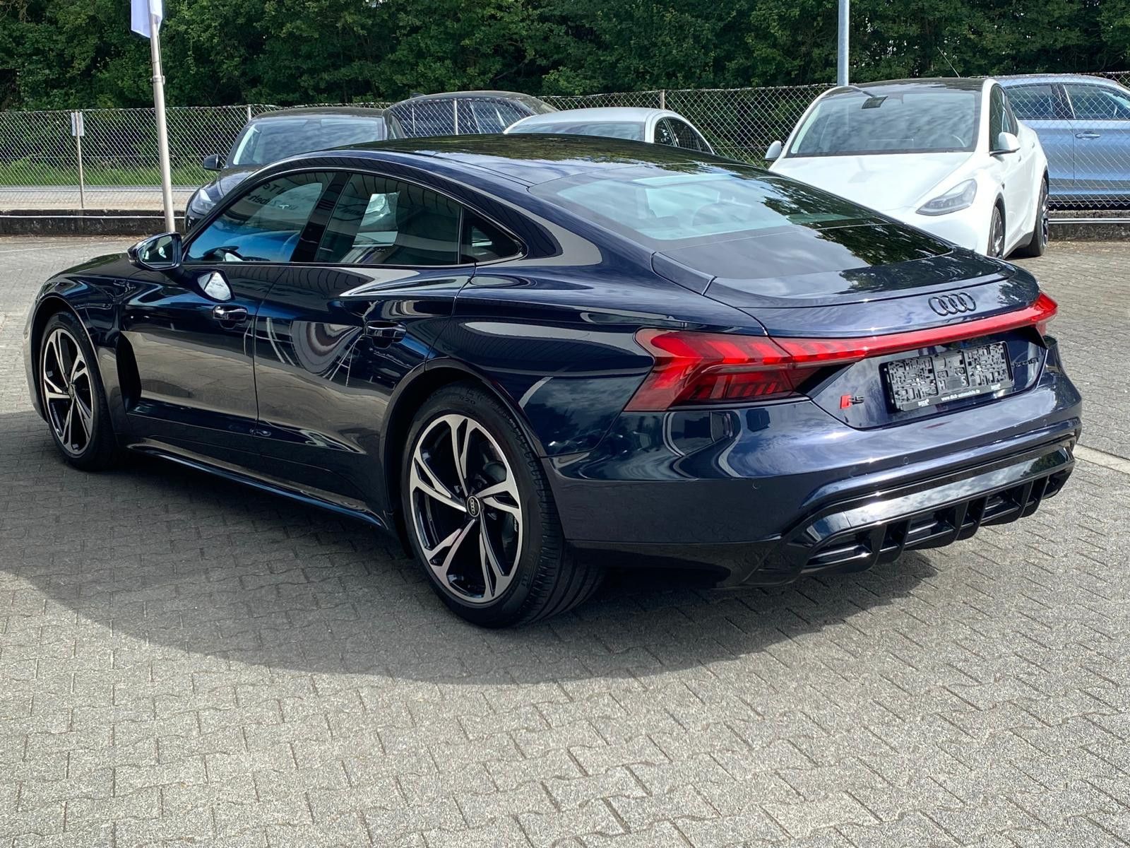 Fahrzeugabbildung Audi RS e-tron GT Quatt BLACK EDIT+PANO+MATR+B&O+KAM+