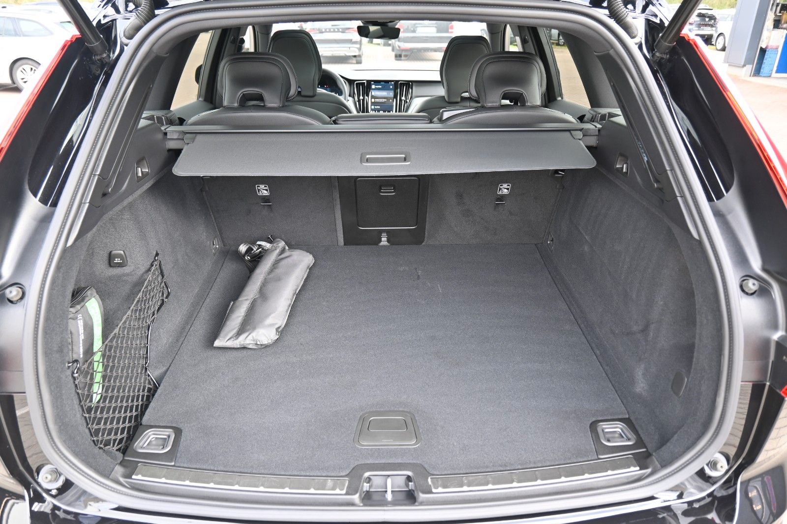 Fahrzeugabbildung Volvo XC60 B4 D Plus Dark*STDHZG*PANO*360°*ACC