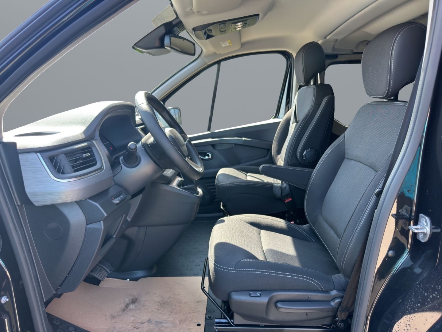 Fahrzeugabbildung Renault Trafic Combi L2H1 SpaceClass 2.0 dCi 170 EDC 8-S