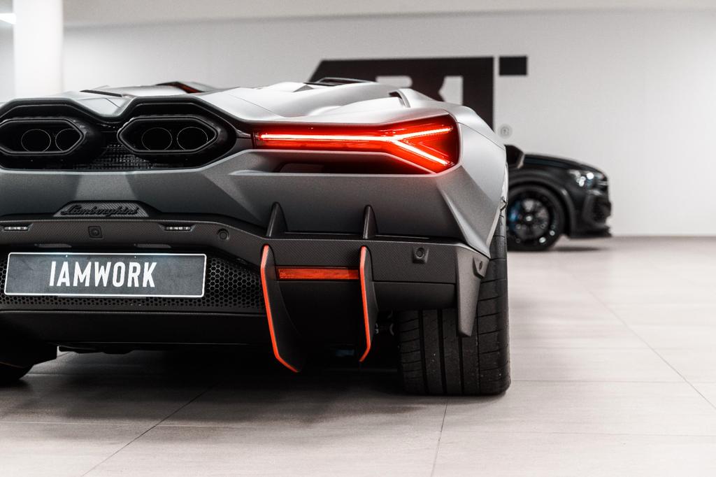 Lamborghini Revuelto