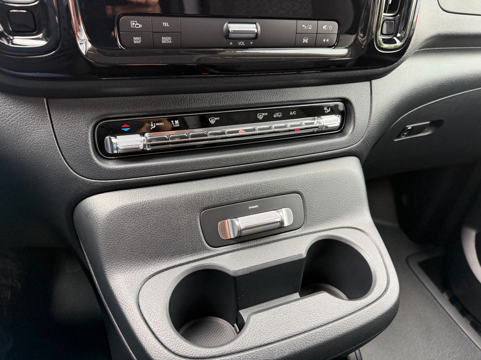 Fahrzeugabbildung Mercedes-Benz Vito 116 CDI 9G Tourer Pro AHK2,5to Kamera