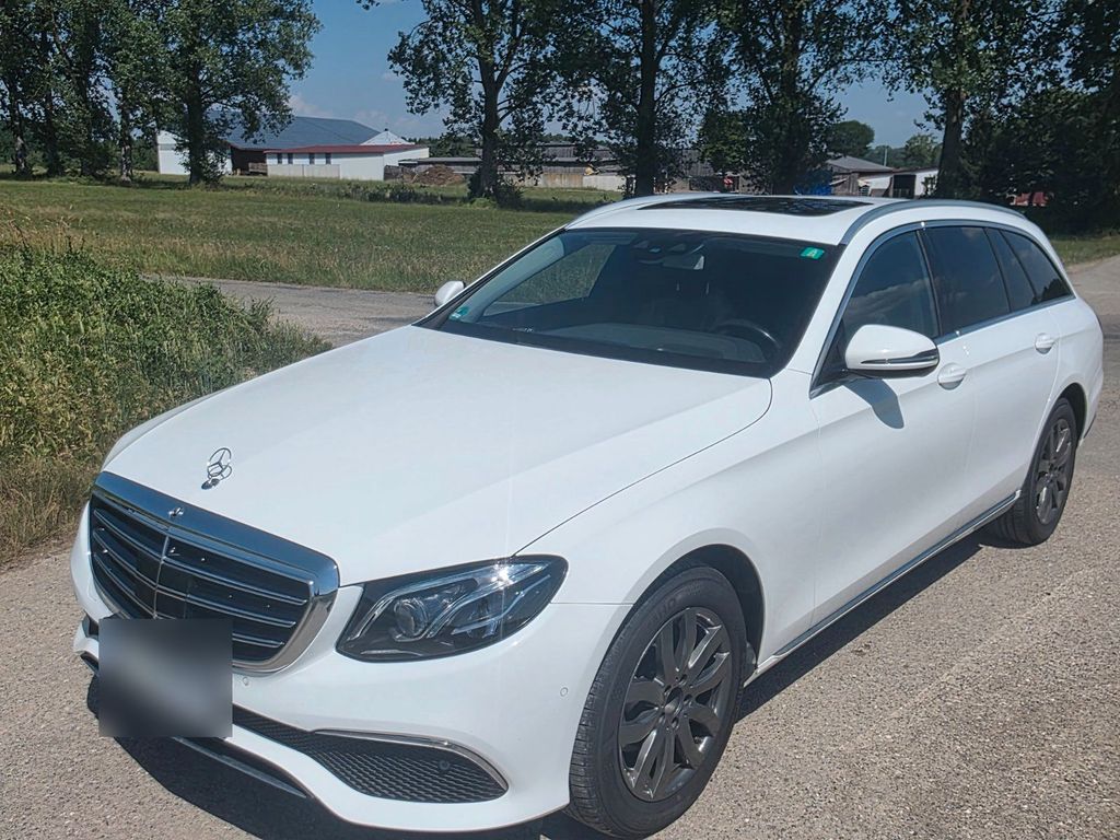 Image of Mercedes-Benz E 220
