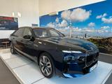 BMW M760 7 M760 e xDrive - blaue BMW M760