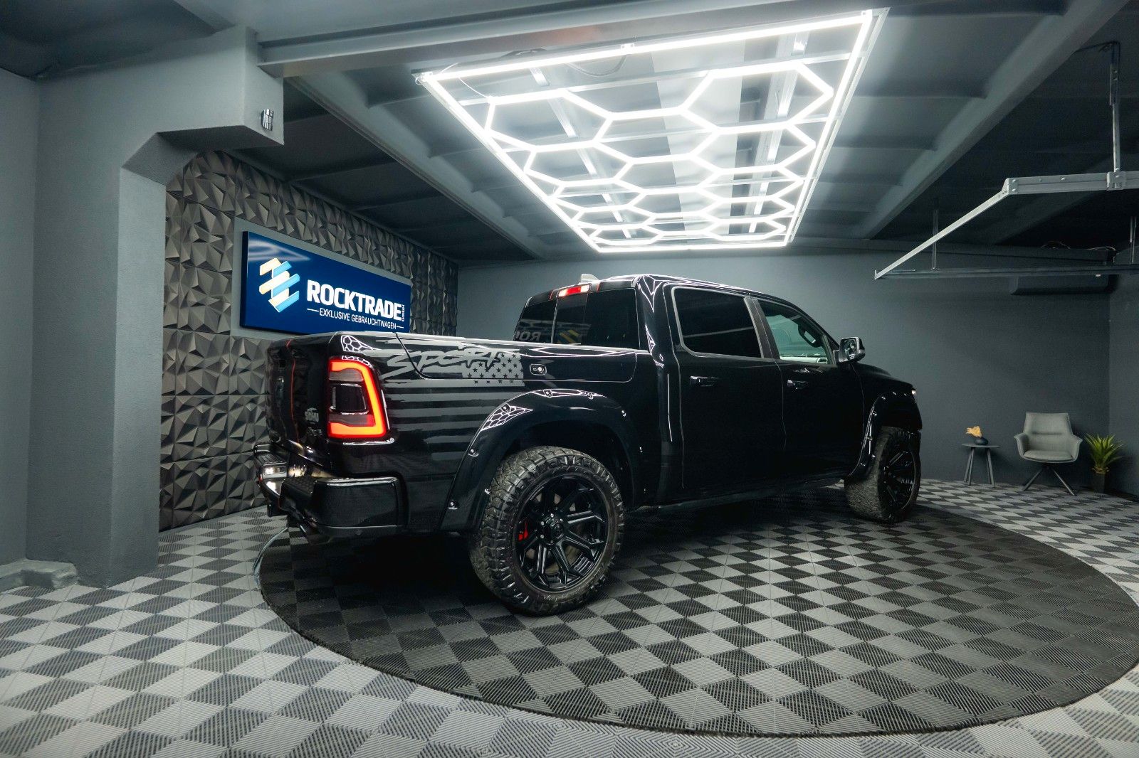 Fahrzeugabbildung Dodge RAM 5.7 V8 HEMI 4x4 NIGHT LARAMIE *Pano*RAMBOX*