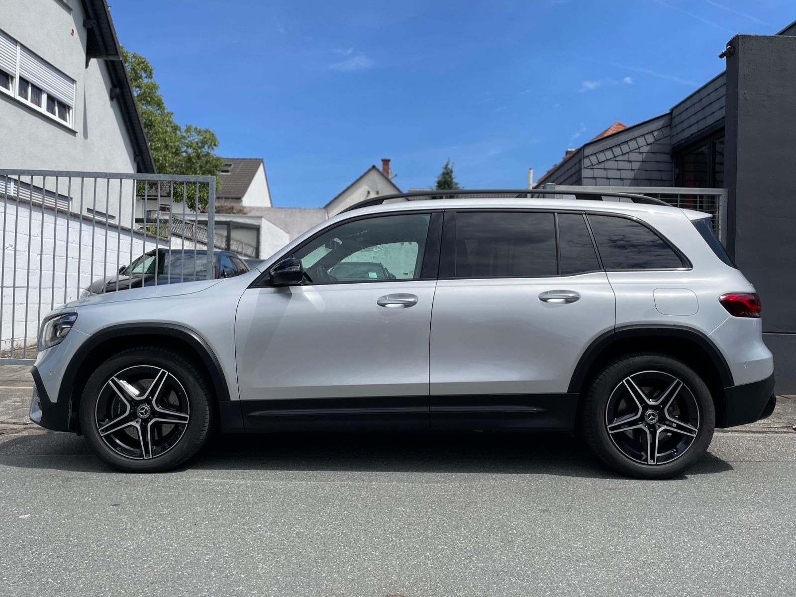 Fahrzeugabbildung Mercedes-Benz GLB 220 d |AMG|MBUX|Distr|Multibeam|AHK|Kamera