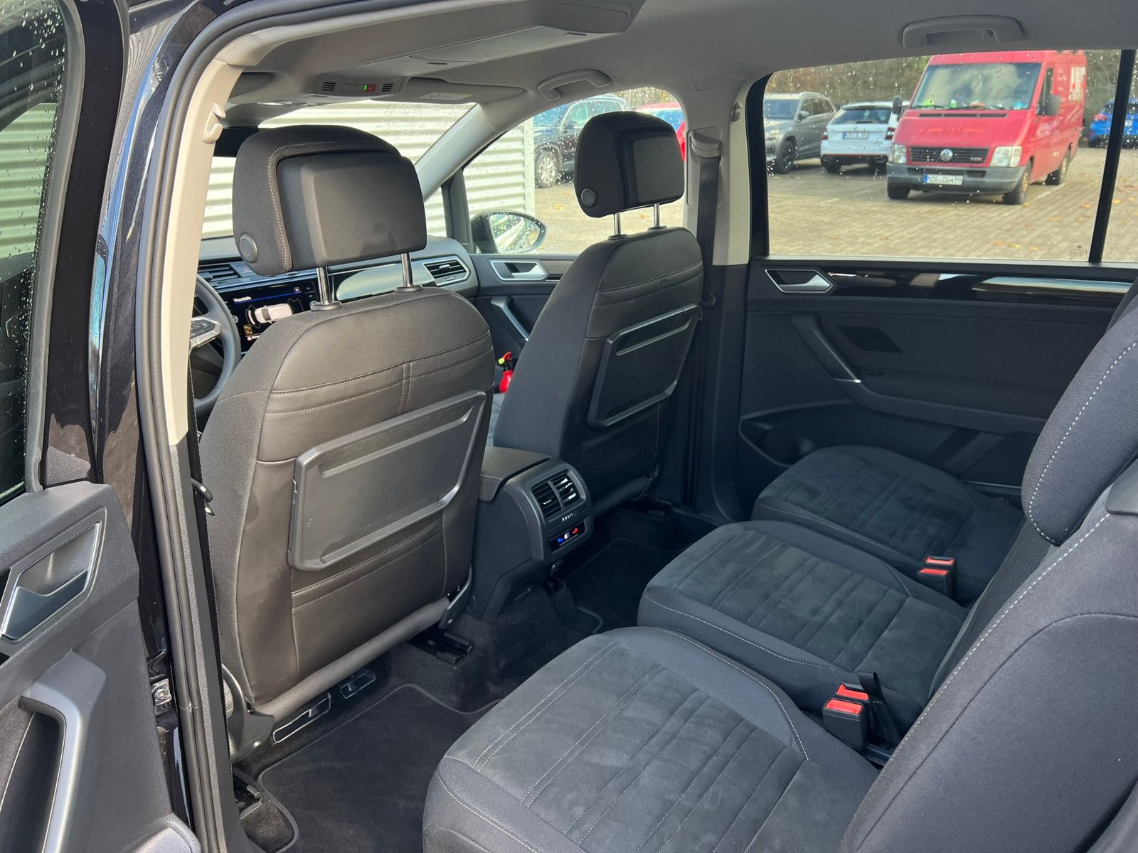 Fahrzeugabbildung Volkswagen Touran 1.4 TSI DSG Navi LED ACC