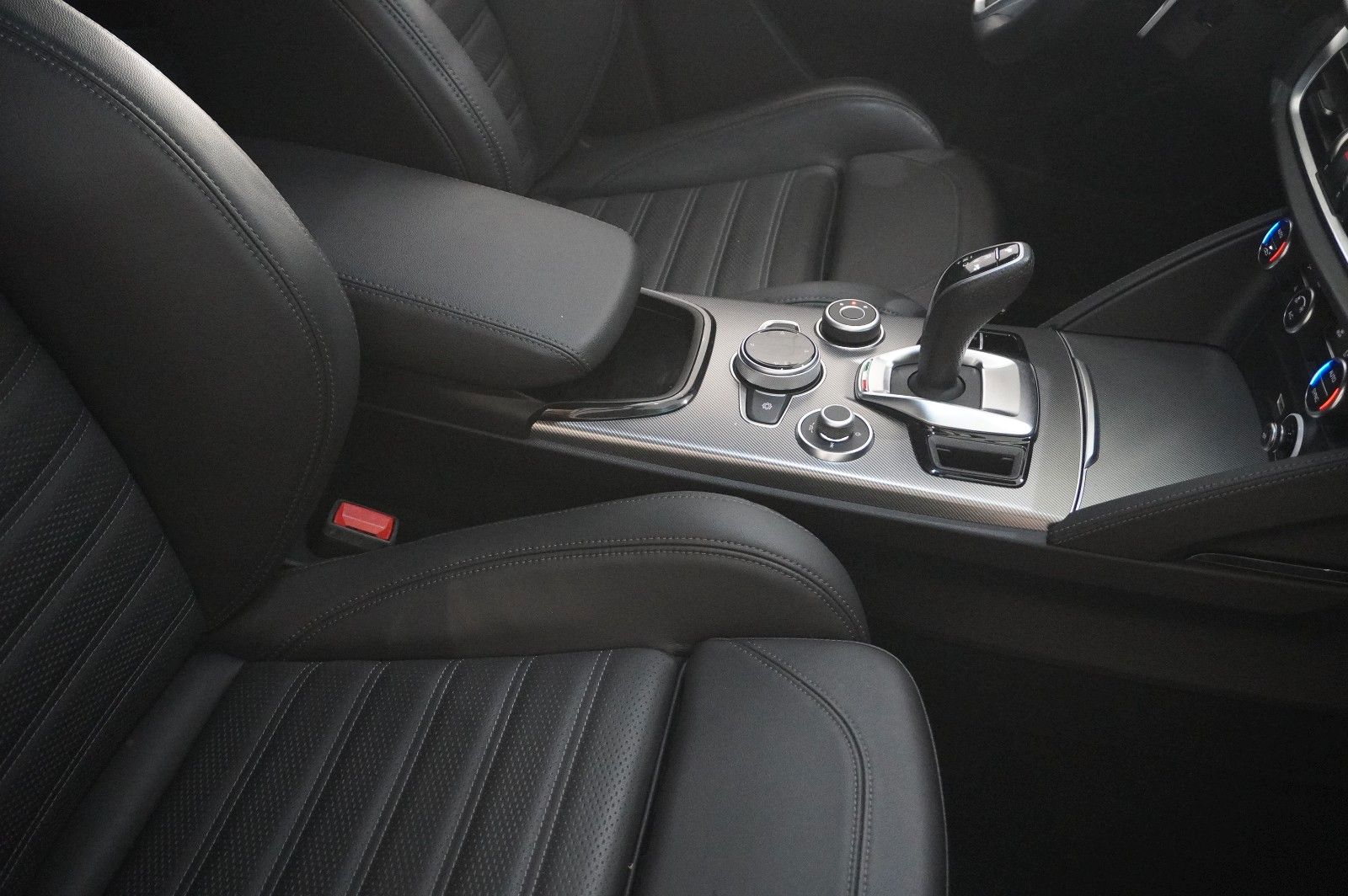 Fahrzeugabbildung Alfa Romeo Stelvio 2.2D VELOCE Q4 NAVI/LED/KAMERA/MATRIX/SH