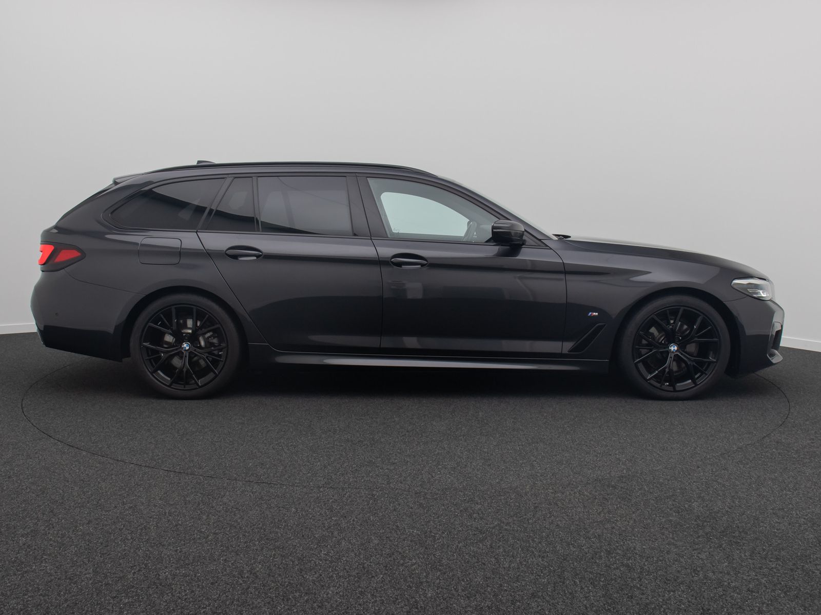 Fahrzeugabbildung BMW 520d M Sport Kamera DAB HUD 4xKlima HiFi 19Zoll