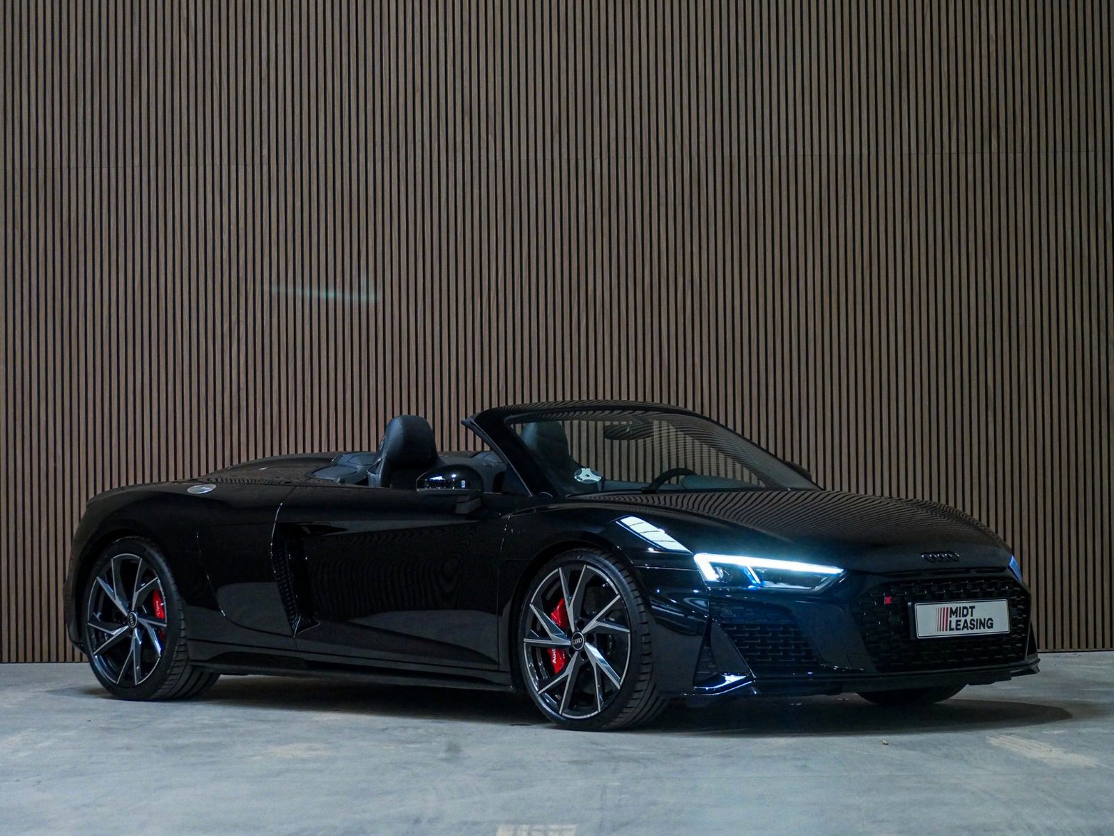 AUDI R8 Spyder 5.2 FSI 620 HP quattro performance