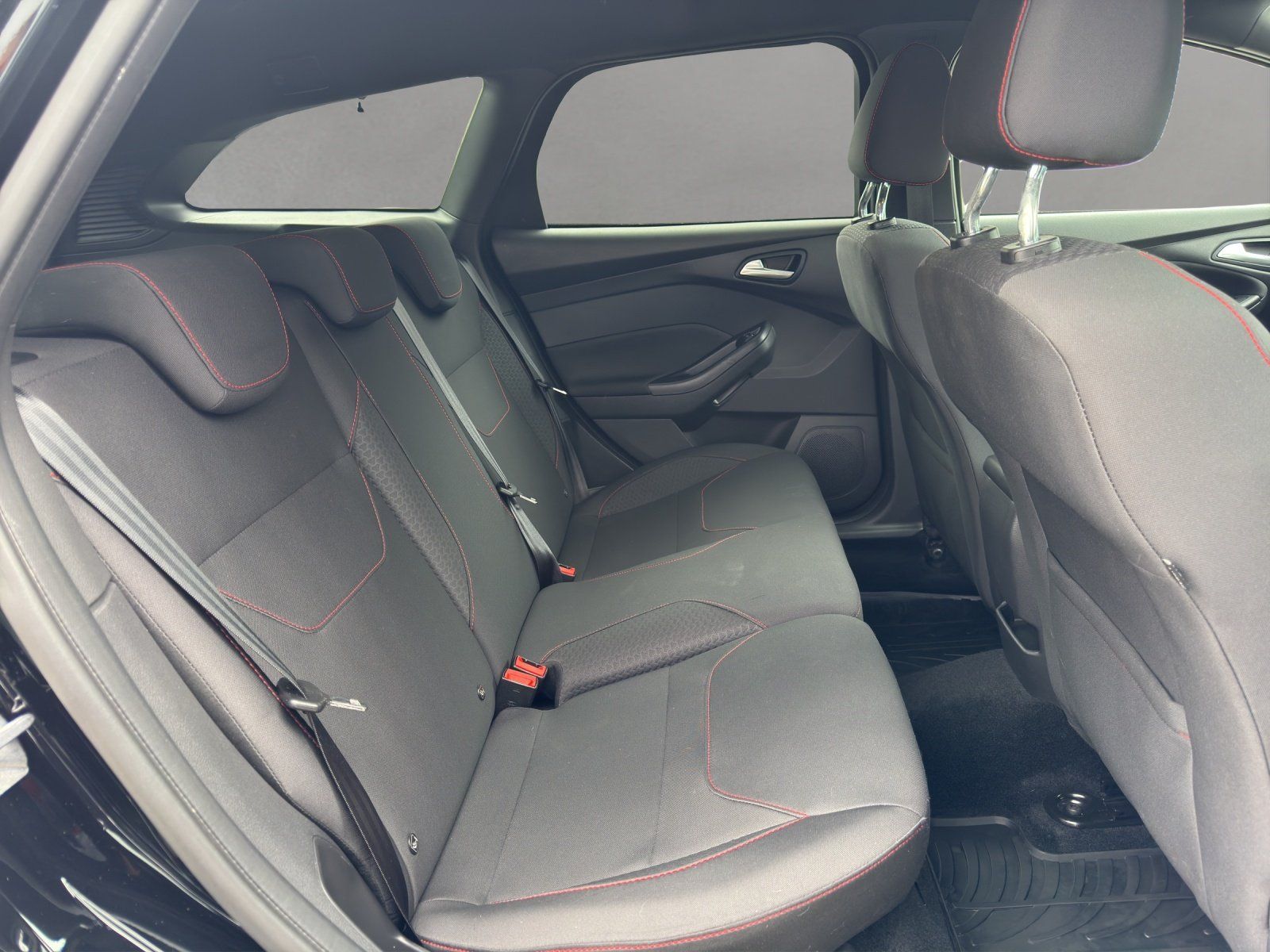 Fahrzeugabbildung Ford Focus 1.5 EcoBoost ST-Line Start/Stopp