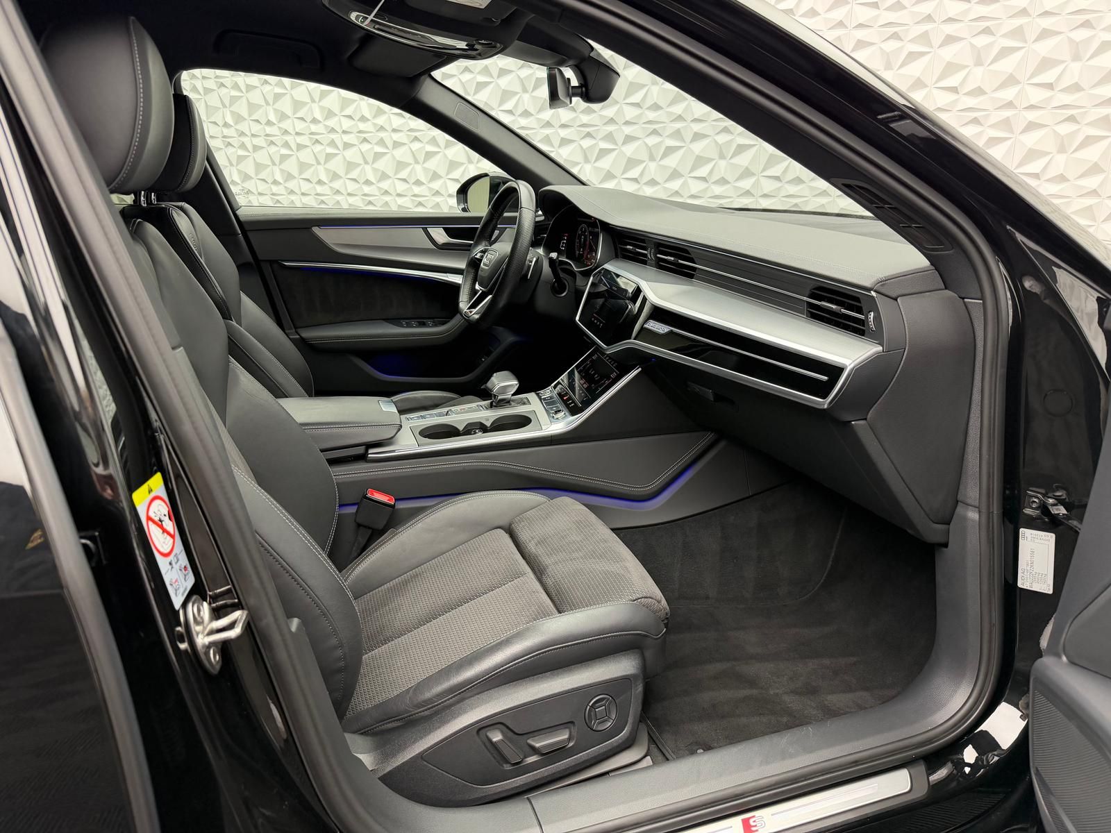 Fahrzeugabbildung Audi A6 45 TDI QUAT/S-LINE/B&O/ALLRADLENKUNG/360°/ACC