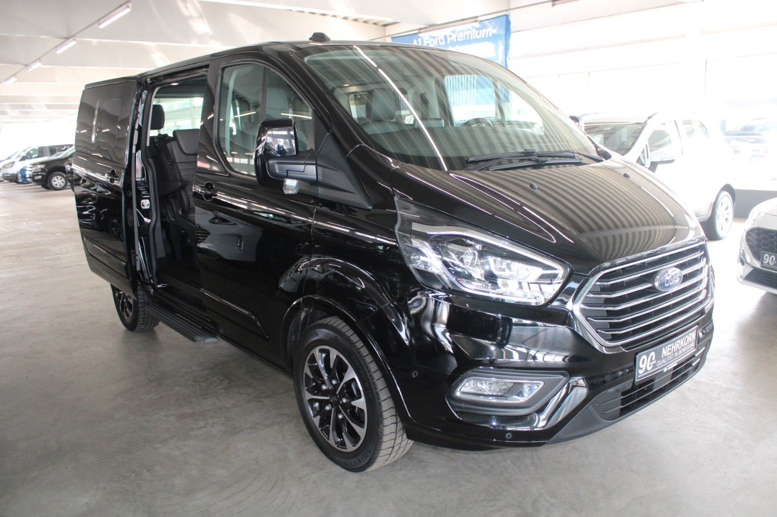 Fahrzeugabbildung Ford Tourneo Custom Titanium X Aut. 8-Si STDZ LEDER