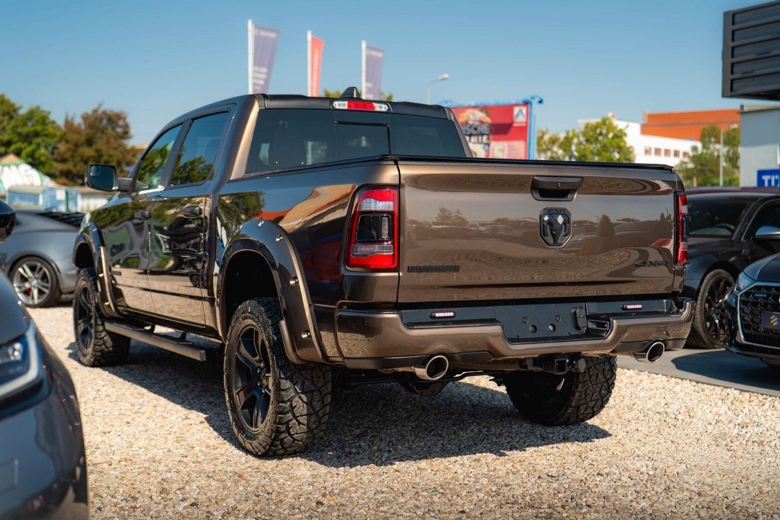 Fahrzeugabbildung Dodge RAM 5.7 V8 HEMI 4x4 OFFROAD Night Limited 19%