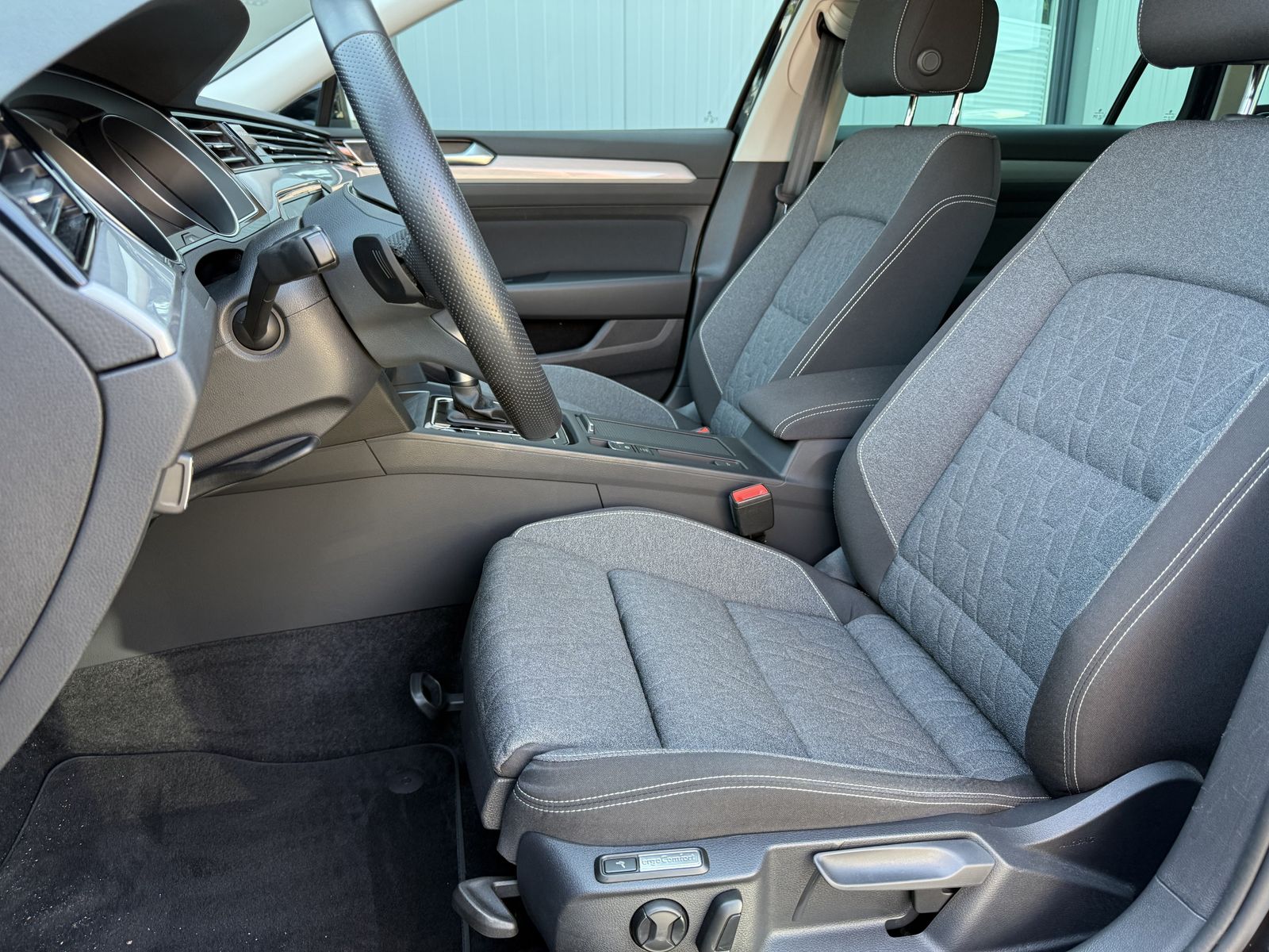 Fahrzeugabbildung Volkswagen Passat Variant 1.4 GTE+NAV+IQ-LIGHT+ACC+AHK+SHZ